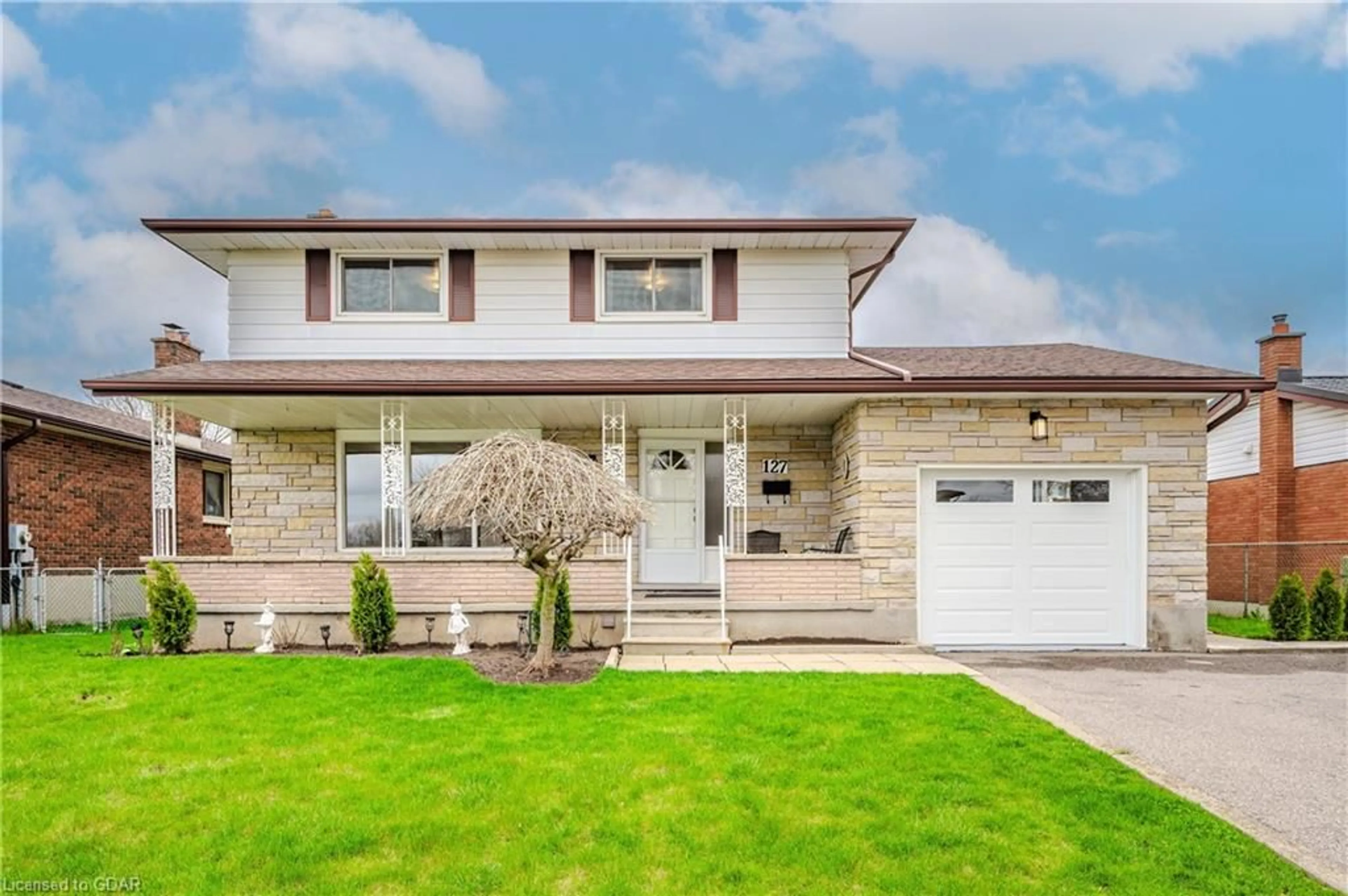 Home with brick exterior material for 127 Applewood Cres, Guelph Ontario N1H 6B3