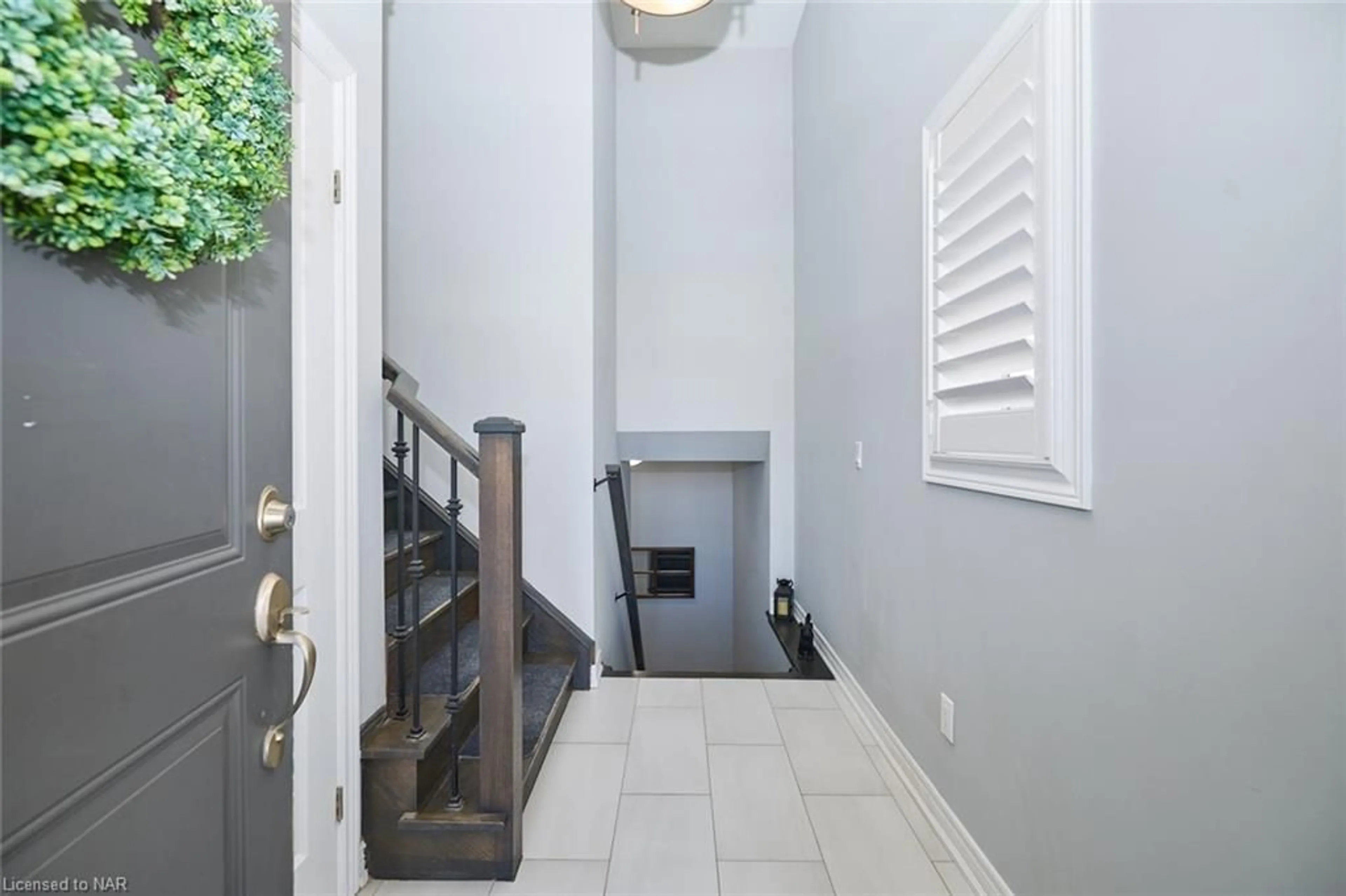 Indoor entryway for 28 Churchill St, St. Catharines Ontario L2S 2P2