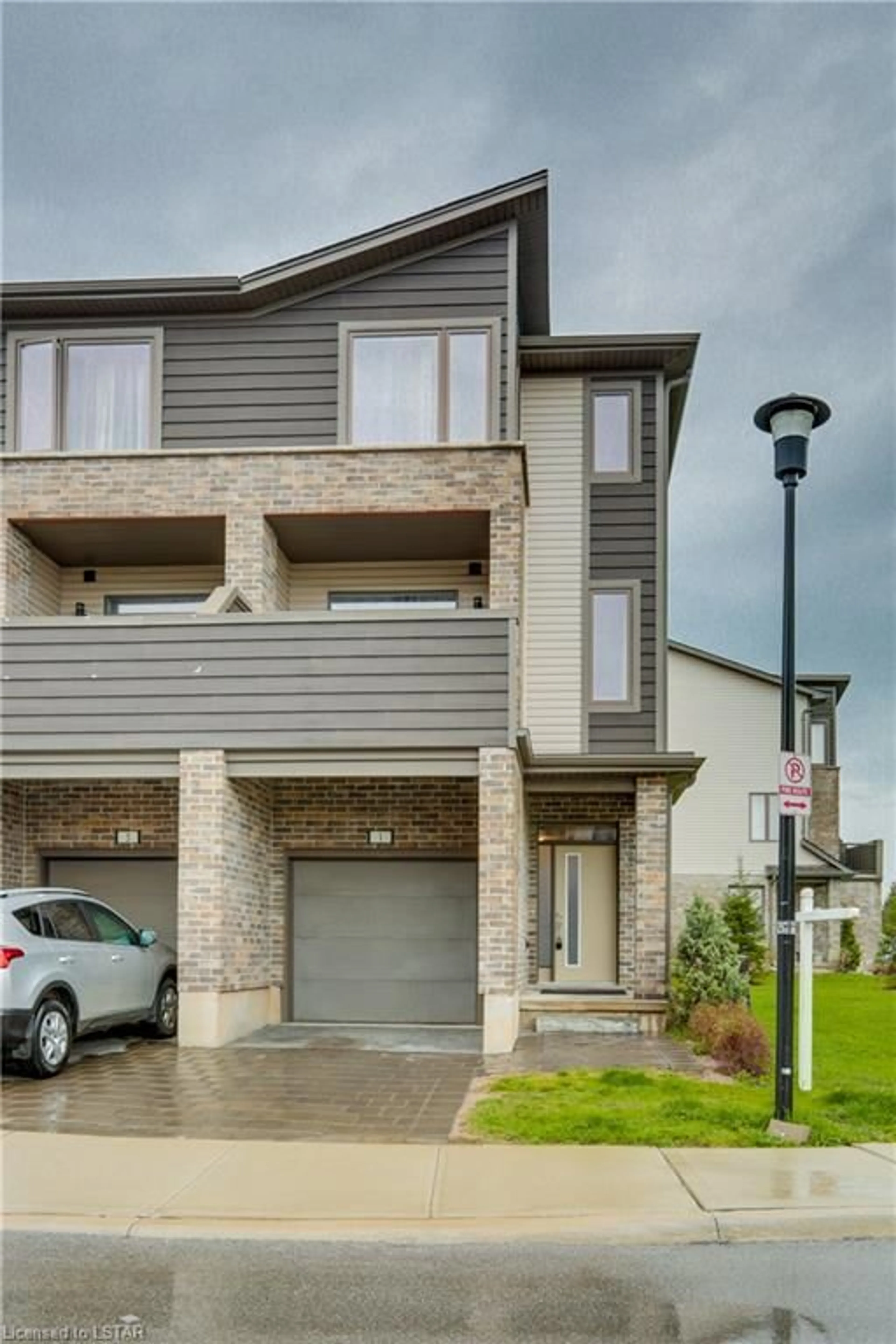 A pic from exterior of the house or condo for 2070 Meadowgate Blvd #1, London Ontario N6M 0H5
