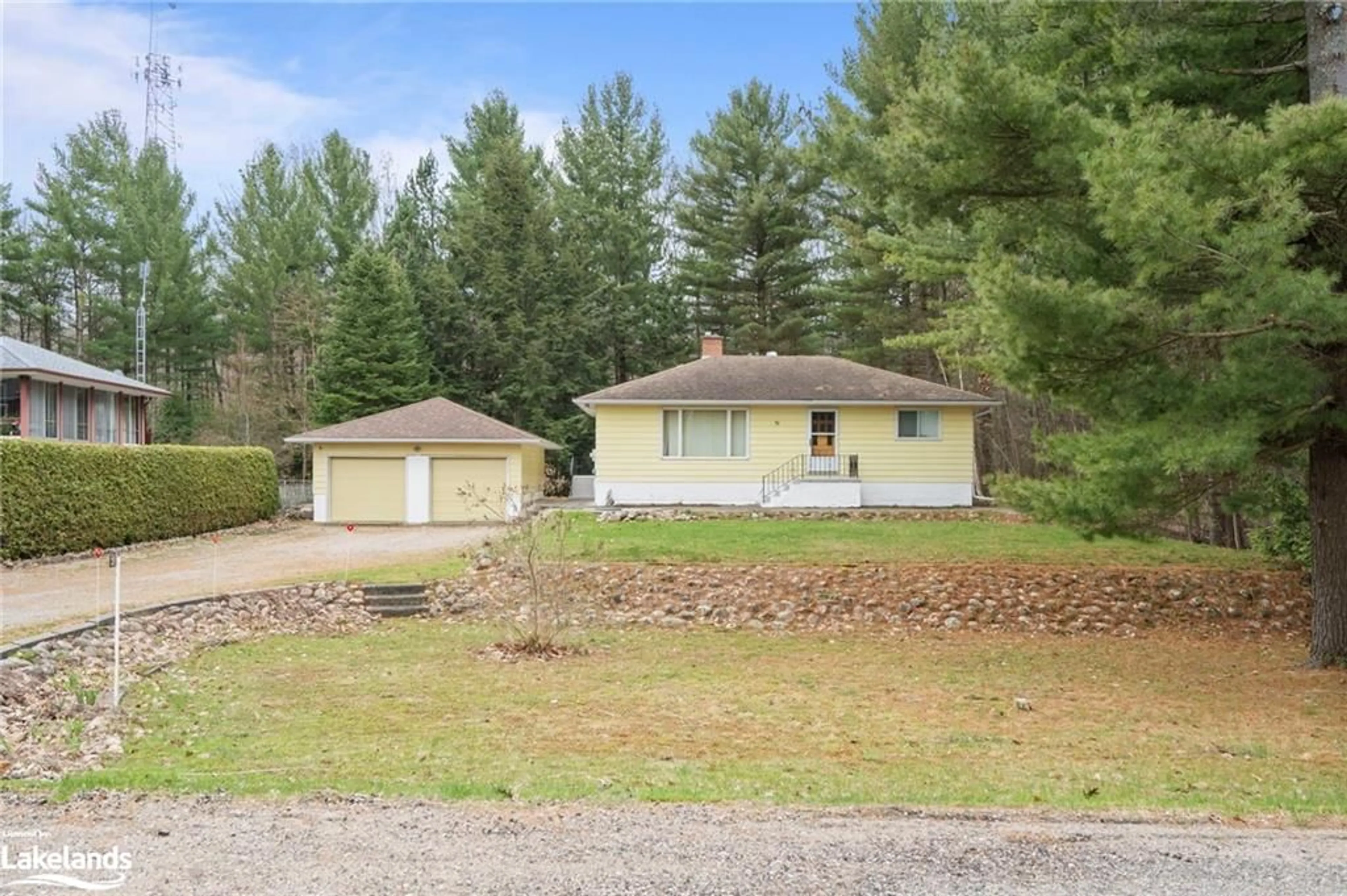 Cottage for 51 Tucson Rd, Tiny Ontario L9M 0B6