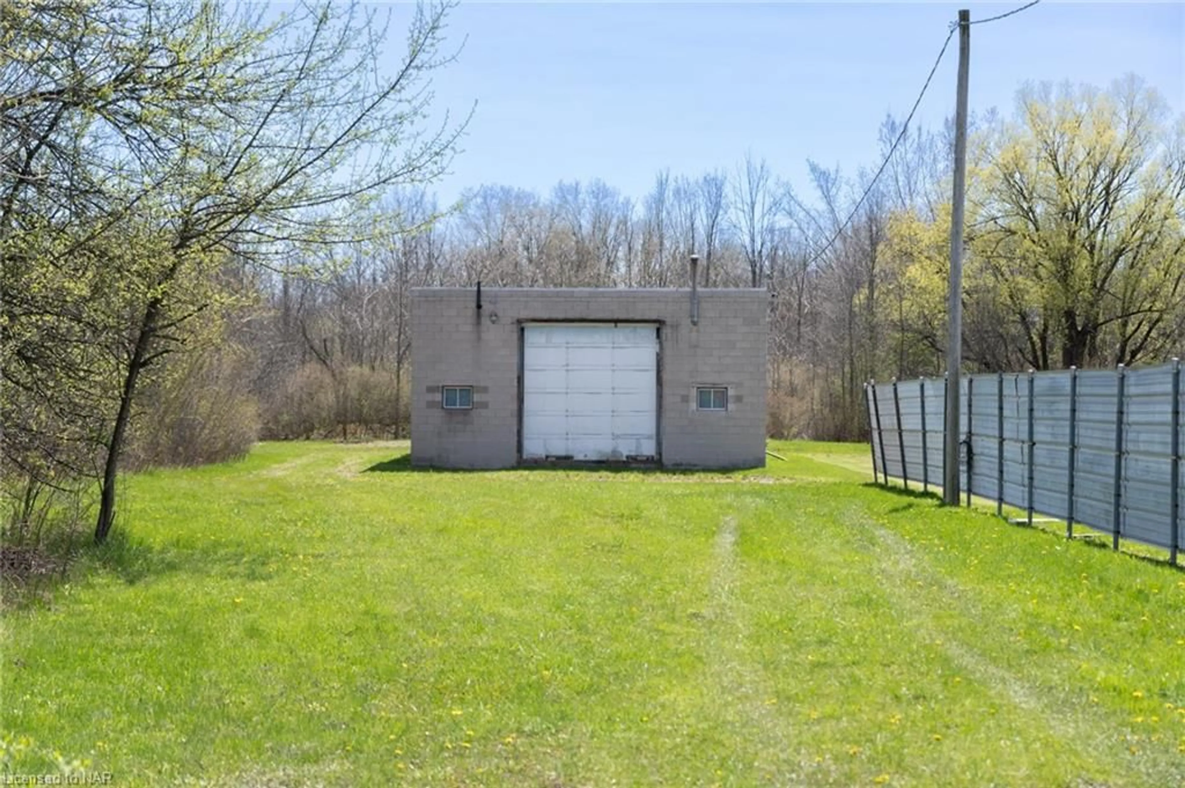 Shed for 39 Oxford Rd, Welland Ontario L3B 5N4