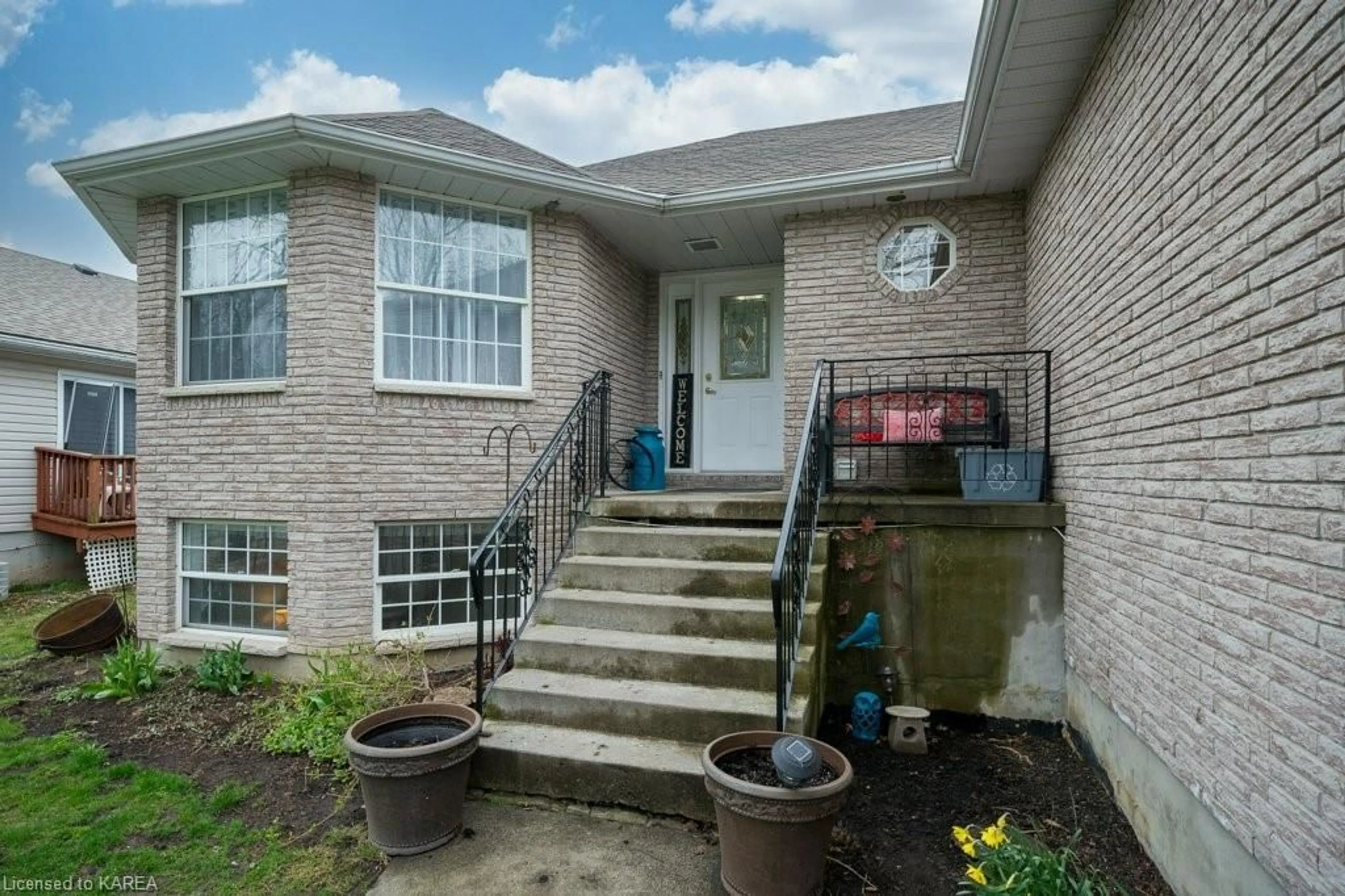 Frontside or backside of a home for 192 Centre St, Deseronto Ontario K0K 1X0