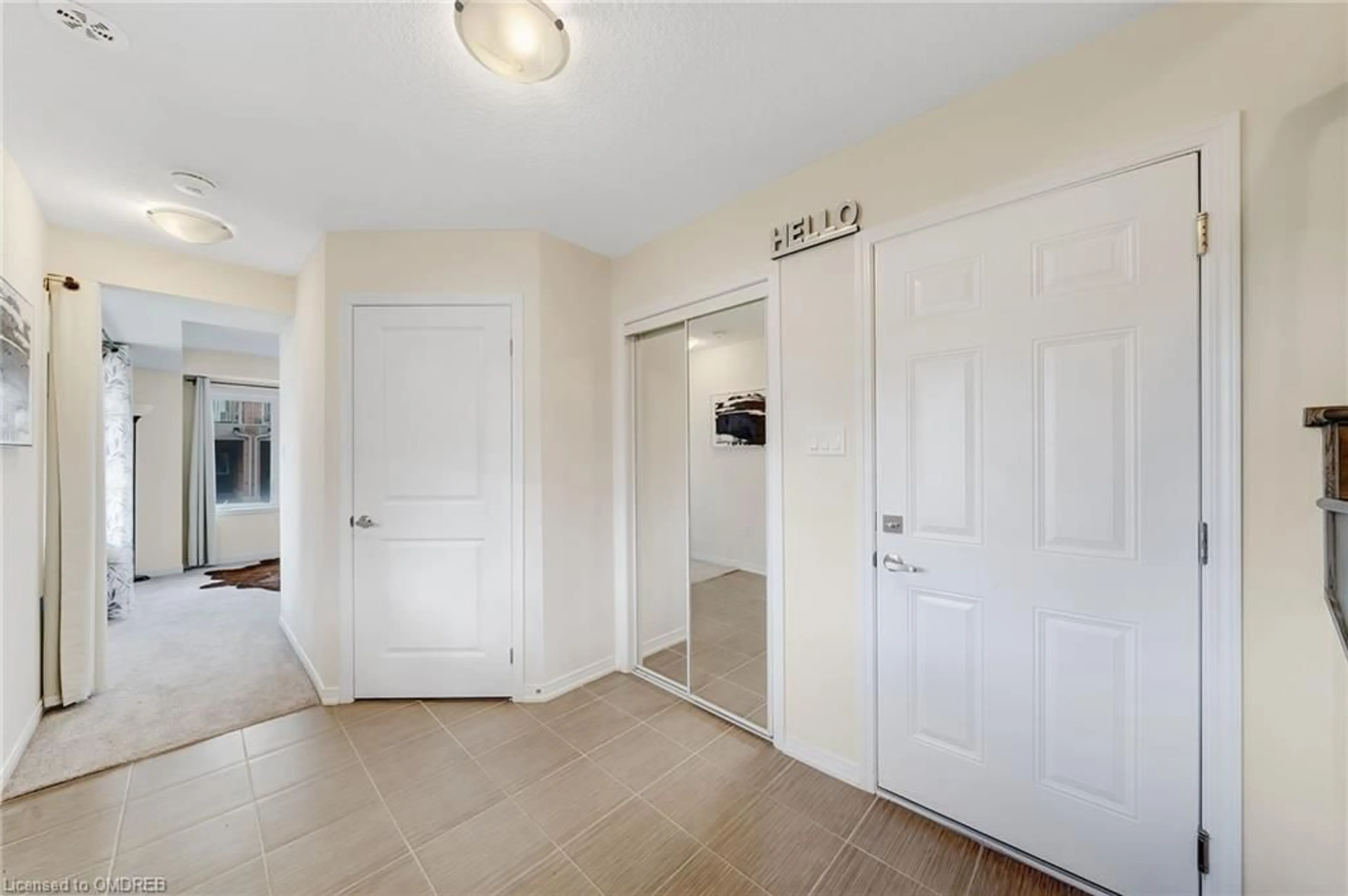 Indoor entryway for 8317 Mulberry Dr #25, Niagara Falls Ontario L0S 1J0