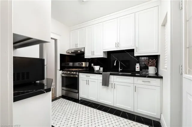 Additional property image - 9 Humewood Dr Unit Bldg 1