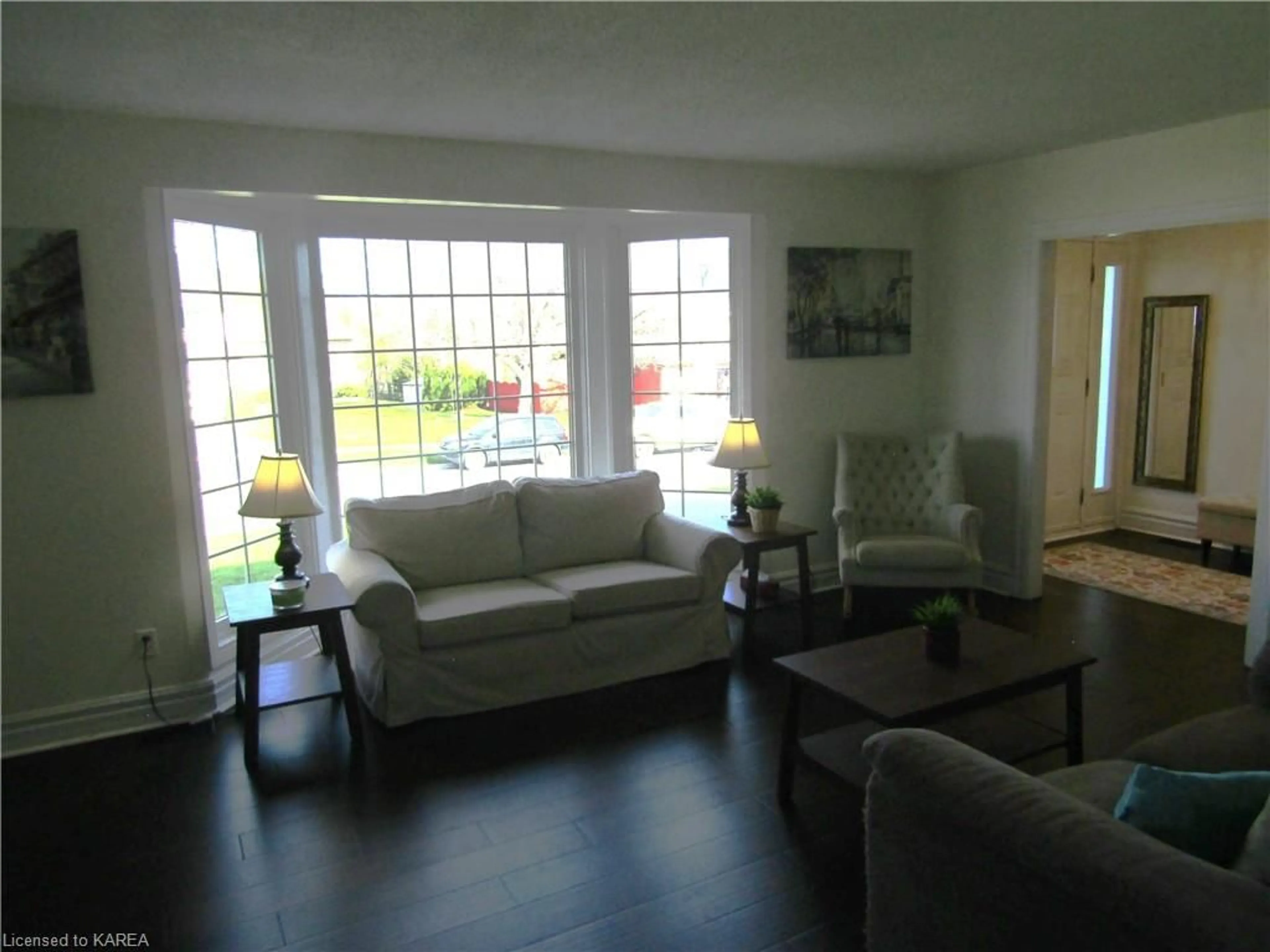 Living room for 721 Holgate Cres, Kingston Ontario K7M 5A7