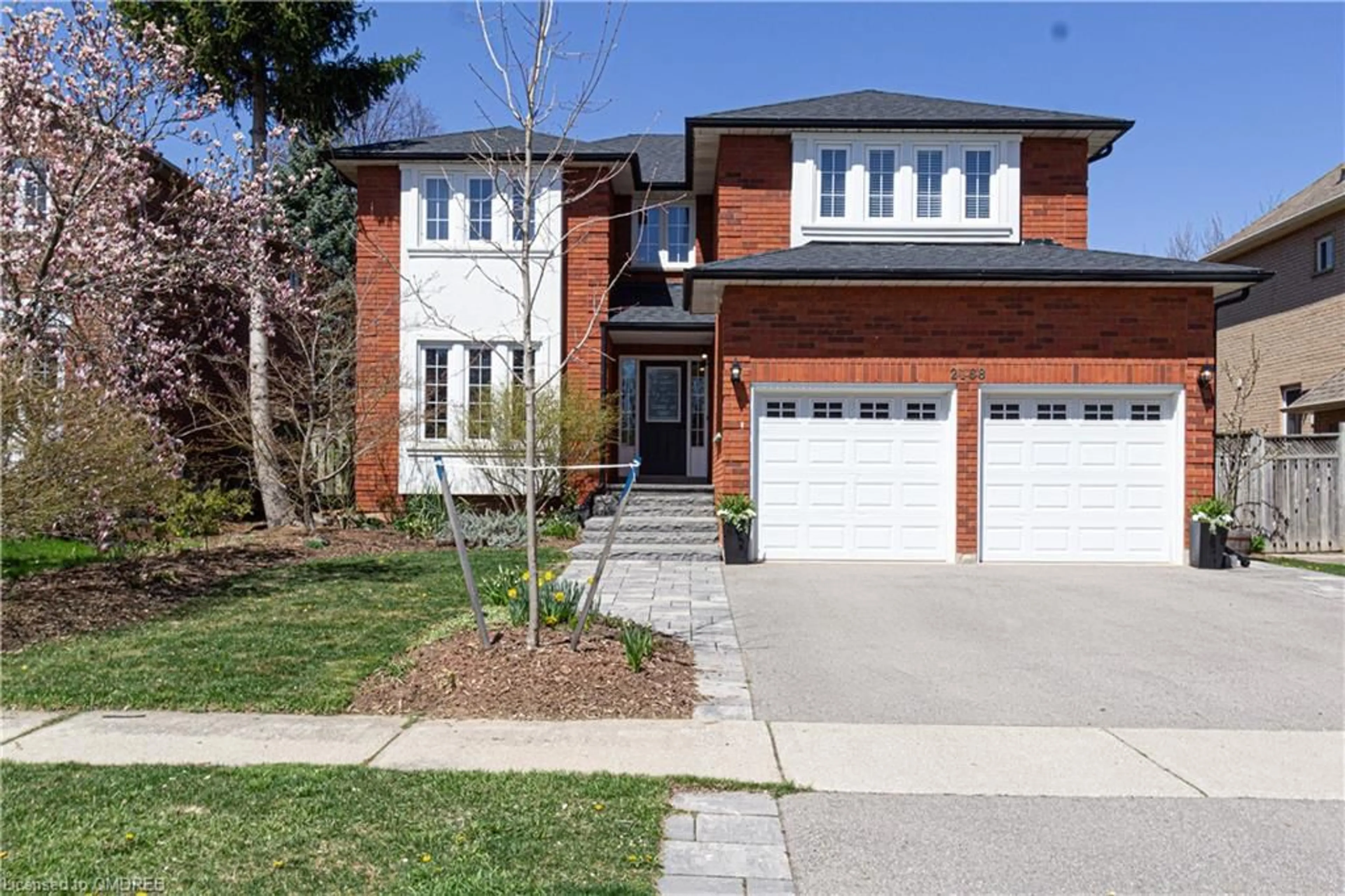 Home with brick exterior material for 2168 Winding Woods Dr, Oakville Ontario L6H 5T8