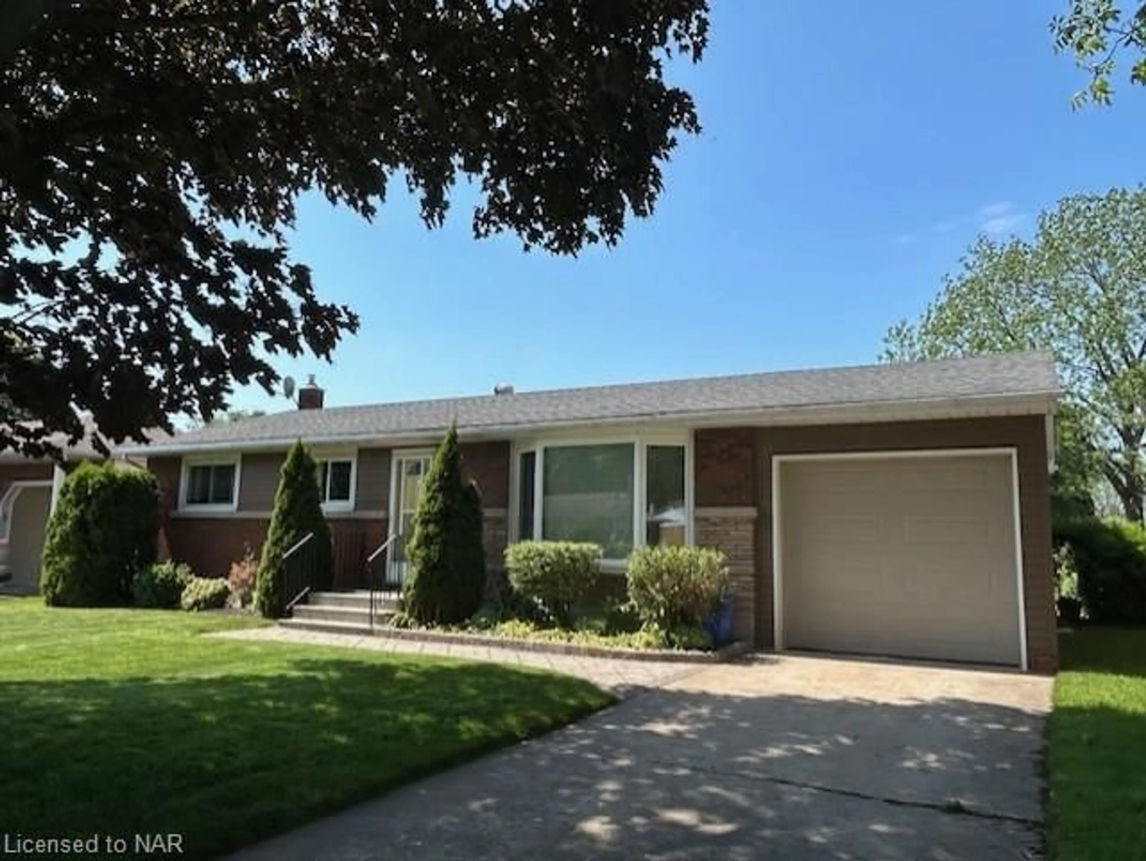 Frontside or backside of a home for 6337 Doreen Dr, Niagara Falls Ontario L2E 5K3