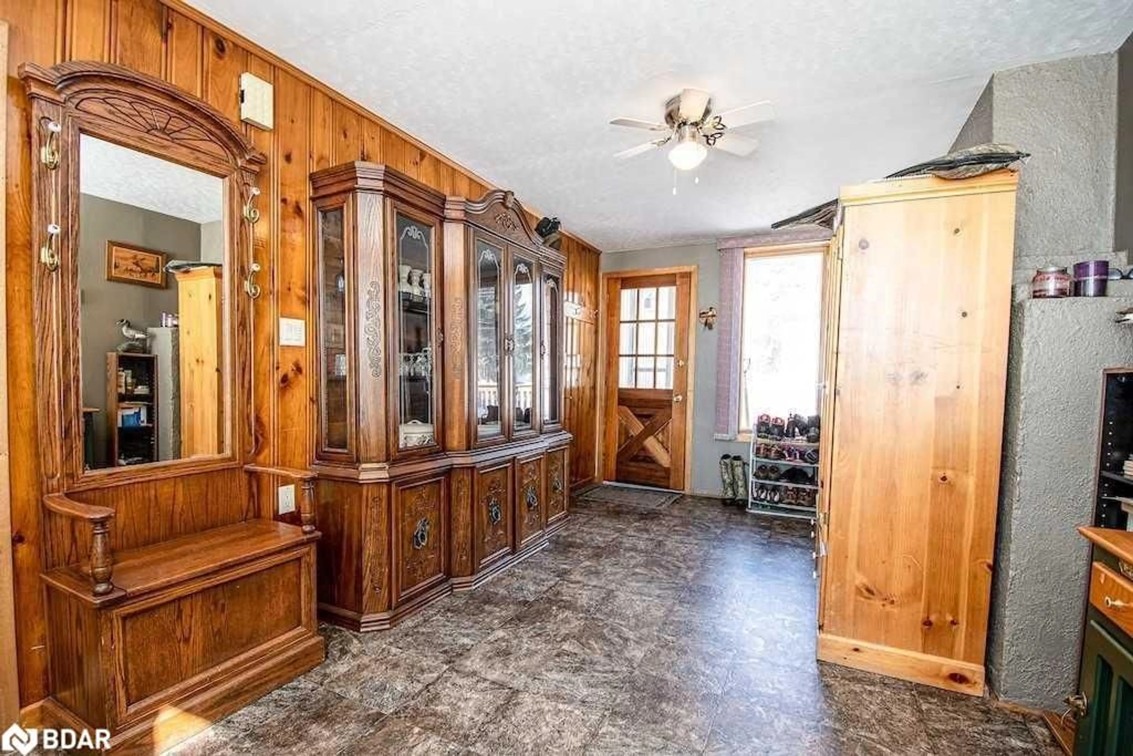 Indoor foyer for 1032 East Communication Rd, Bridgenorth Ontario K0L 1H0