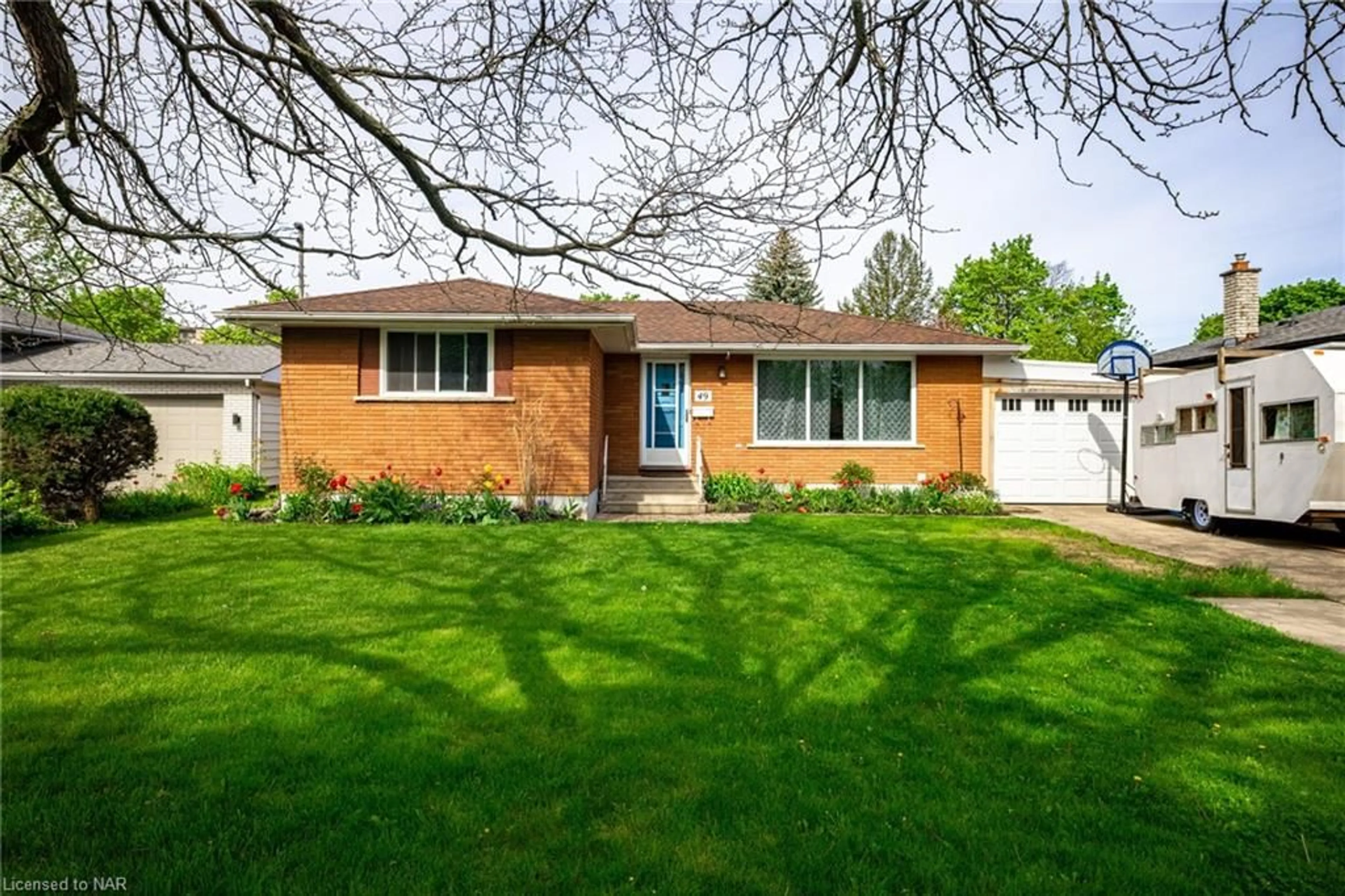 Home with brick exterior material for 49 Highcourt Cres, St. Catharines Ontario L2M 3M5