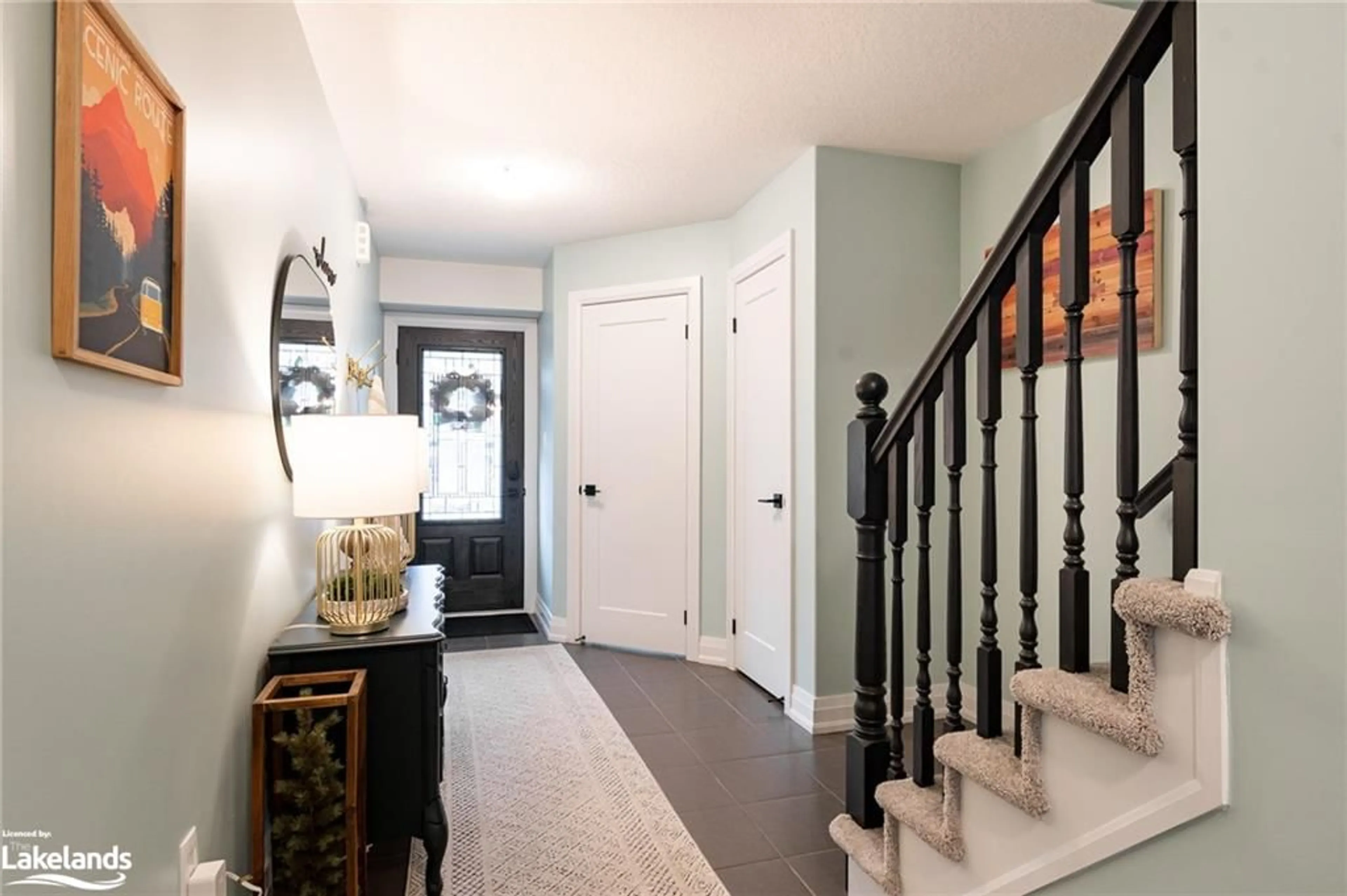 Indoor entryway for 35 Kelsey Madison Crt, Huntsville Ontario P1H 0E2