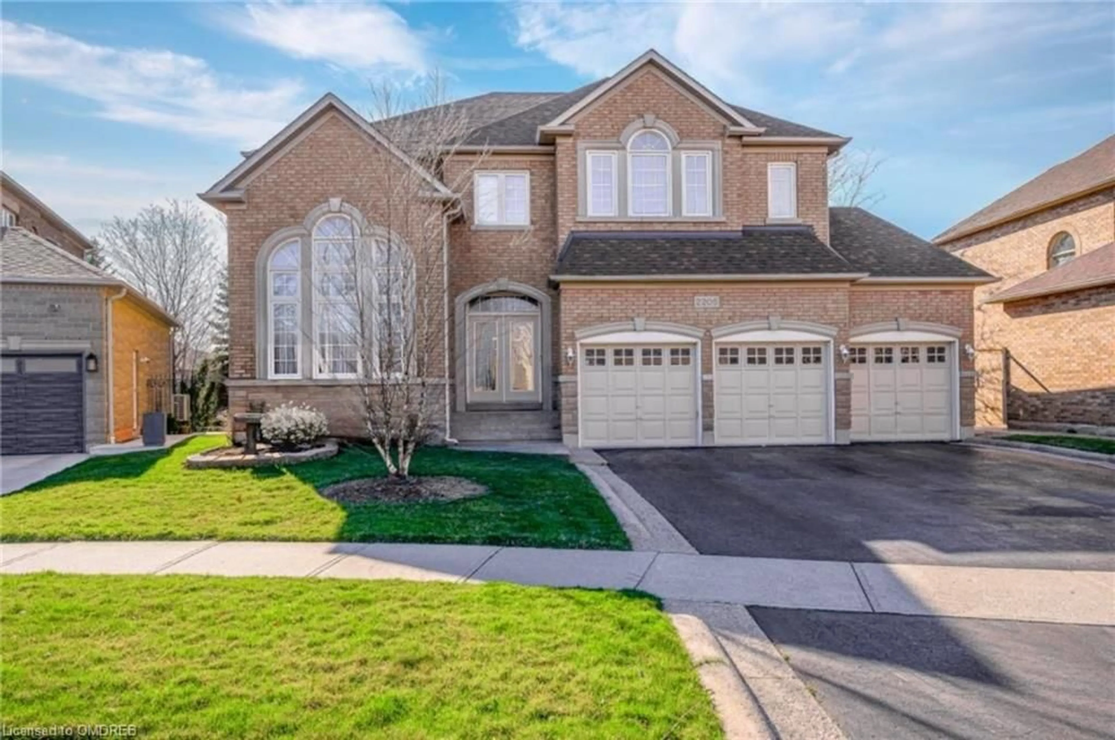 Frontside or backside of a home for 2205 Galloway Dr, Oakville Ontario L6H 5M1
