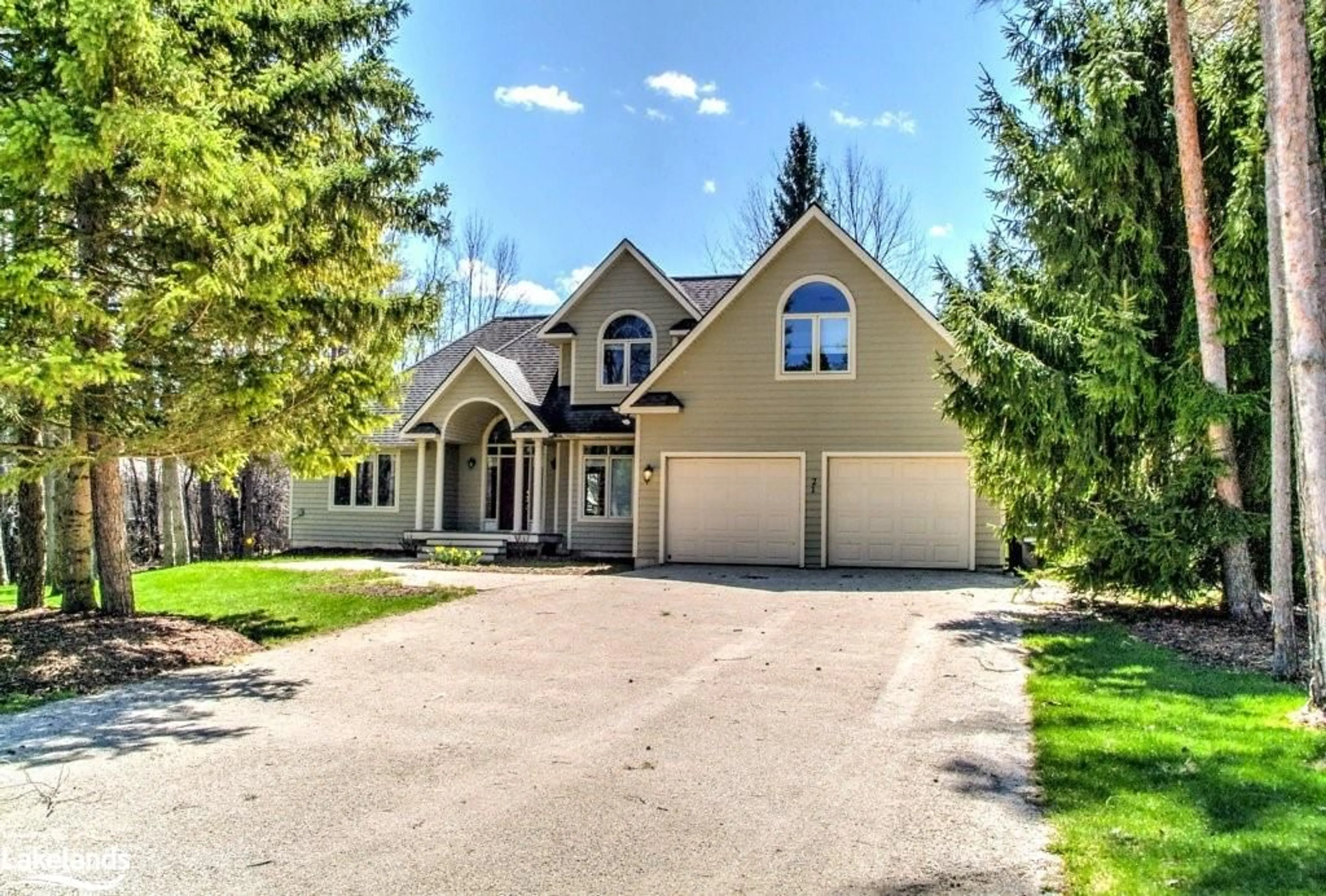 Frontside or backside of a home for 21 Forest Dr, Collingwood Ontario N0H 2P0