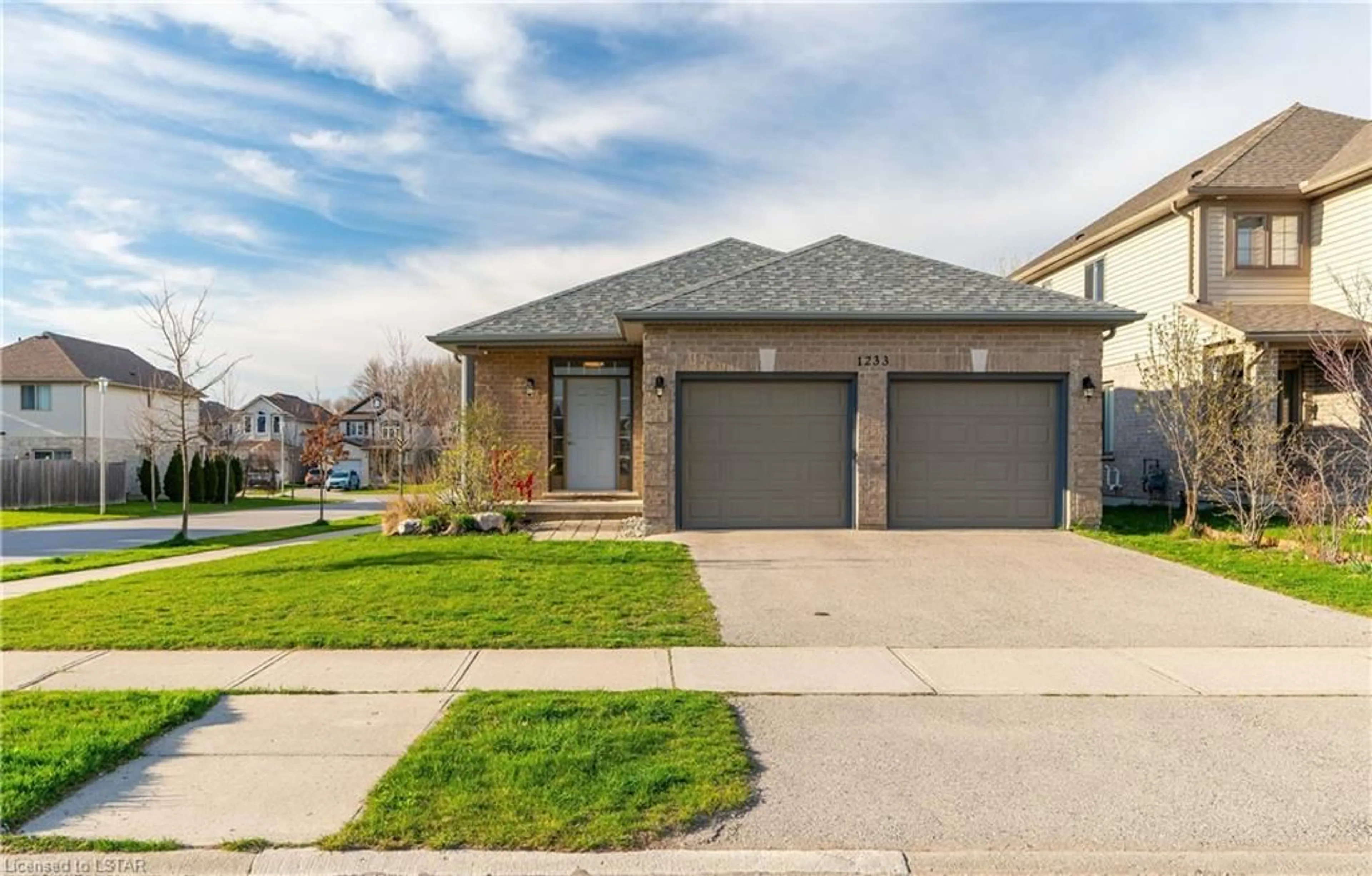 Frontside or backside of a home for 1233 Lawson Rd, London Ontario N6G 5K9