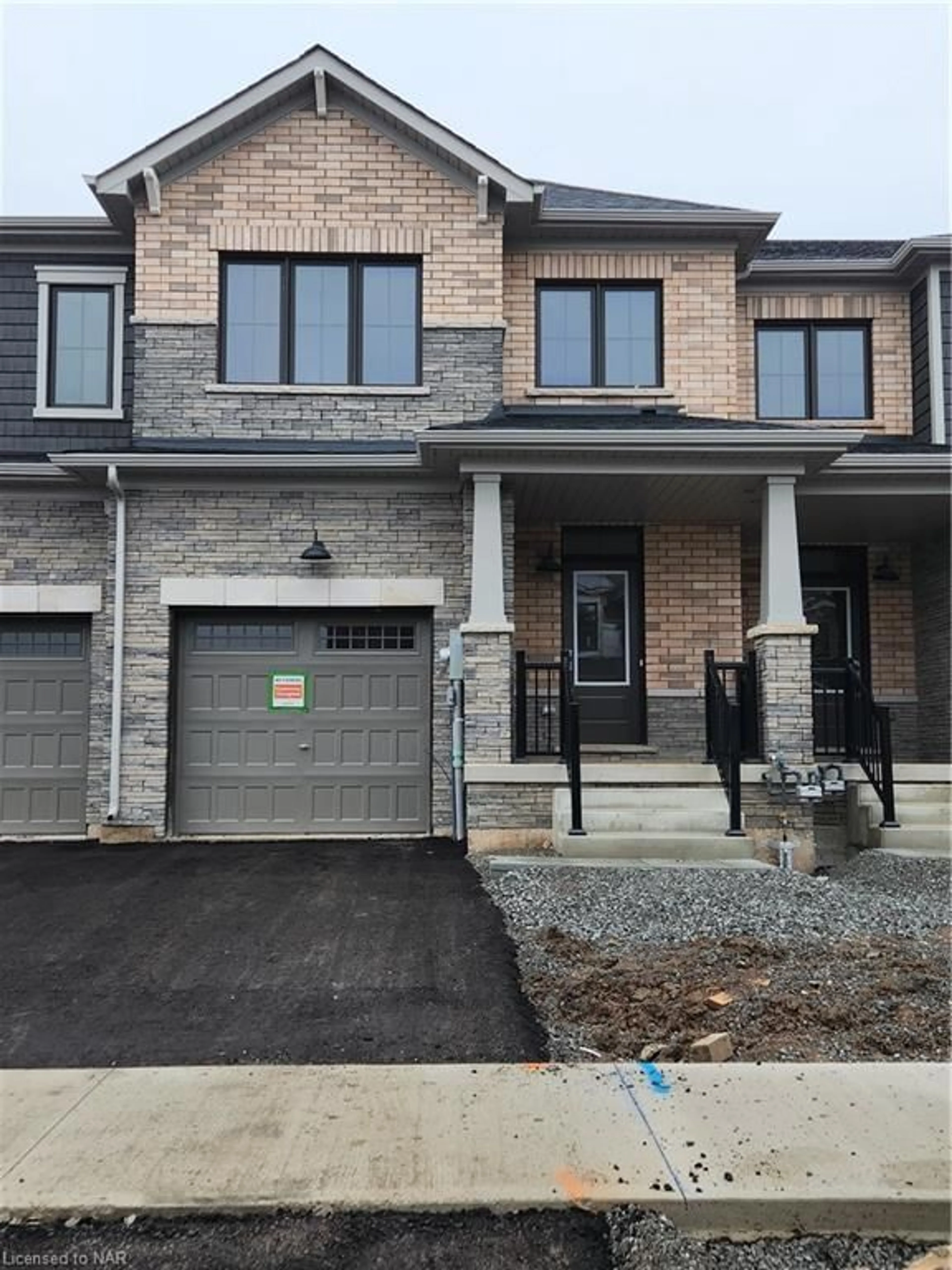 Home with brick exterior material for 168 Keelson St, Welland Ontario L3B 0M4