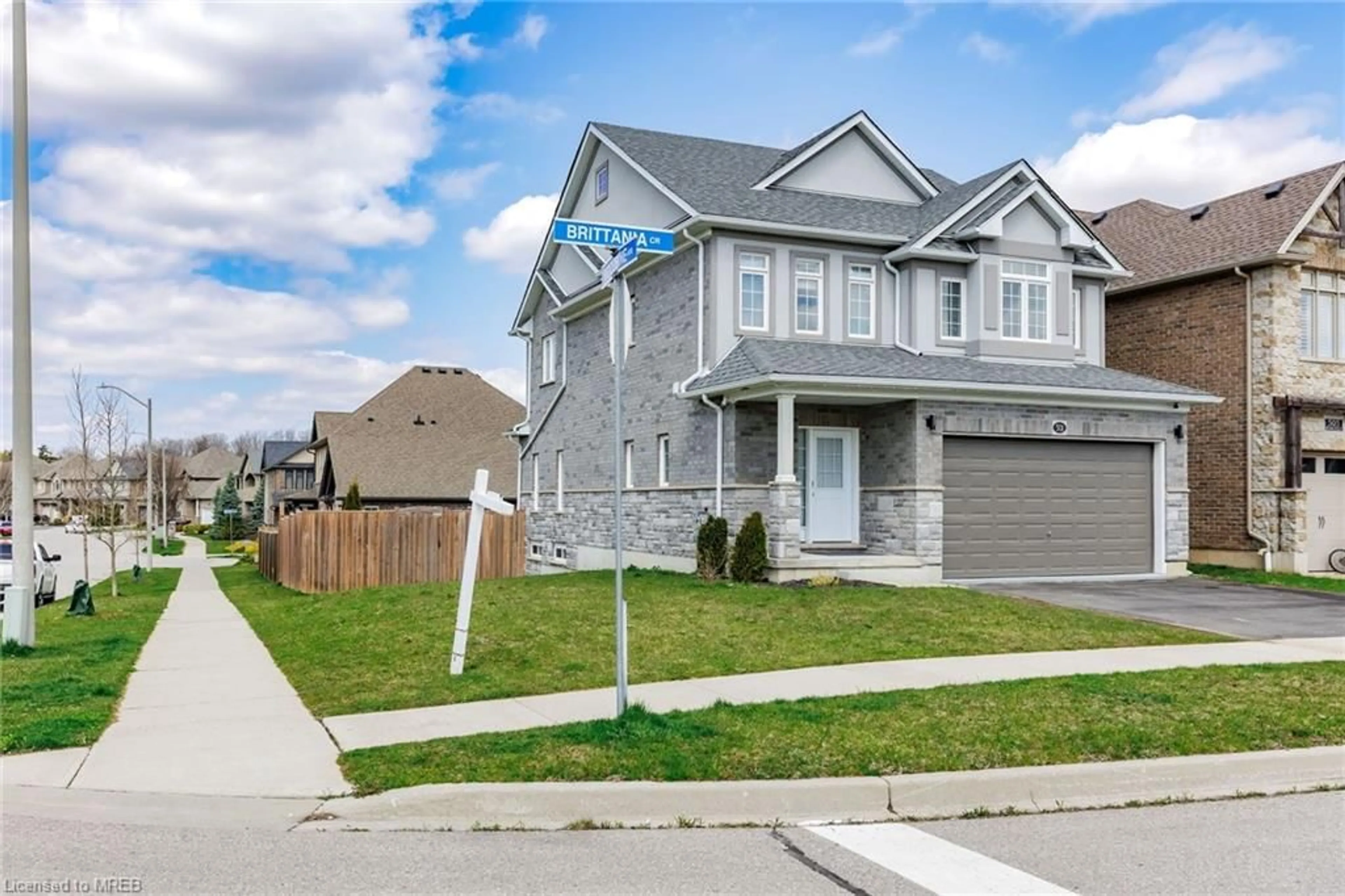 Frontside or backside of a home for 501 Brittania Cres, Kitchener Ontario N2R 1Y9