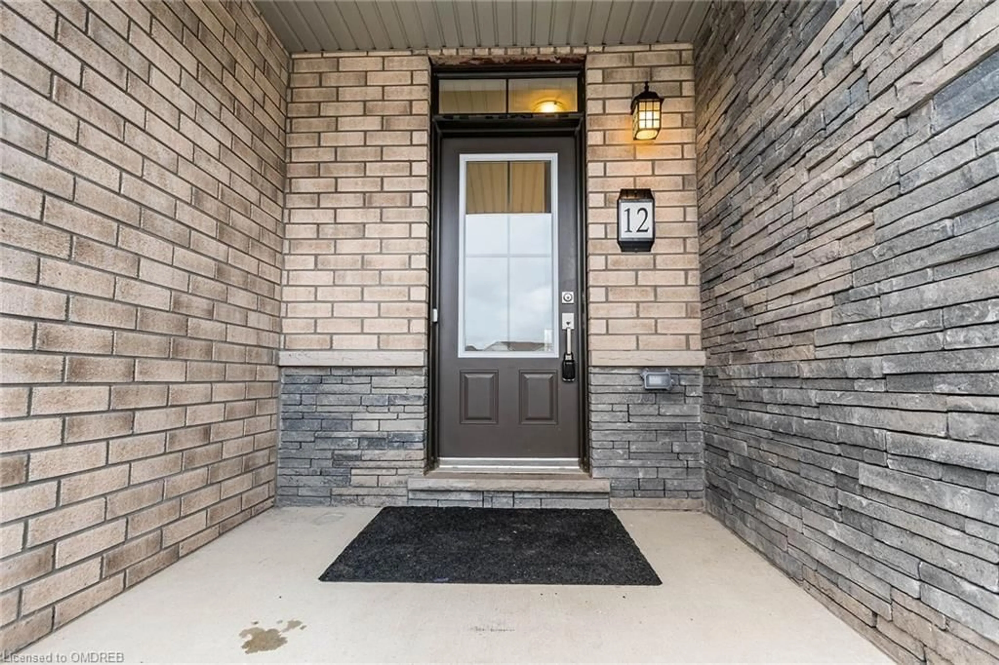 Indoor entryway for 8273 Tulip Tree Drive Dr #12, Niagara Falls Ontario L2H 3S8