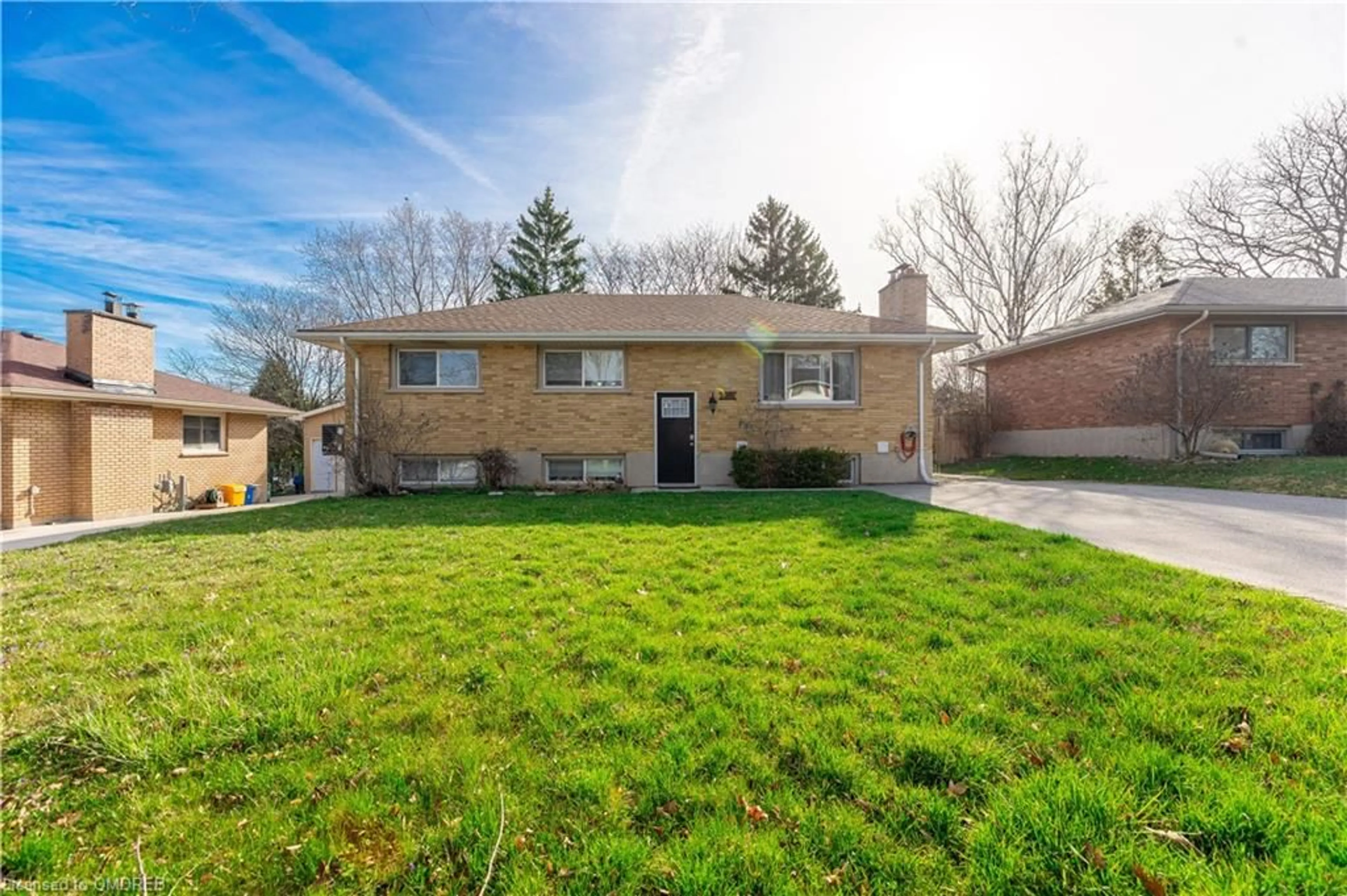 Frontside or backside of a home for 452 Ridgewood Cres, London Ontario N6J 3H5