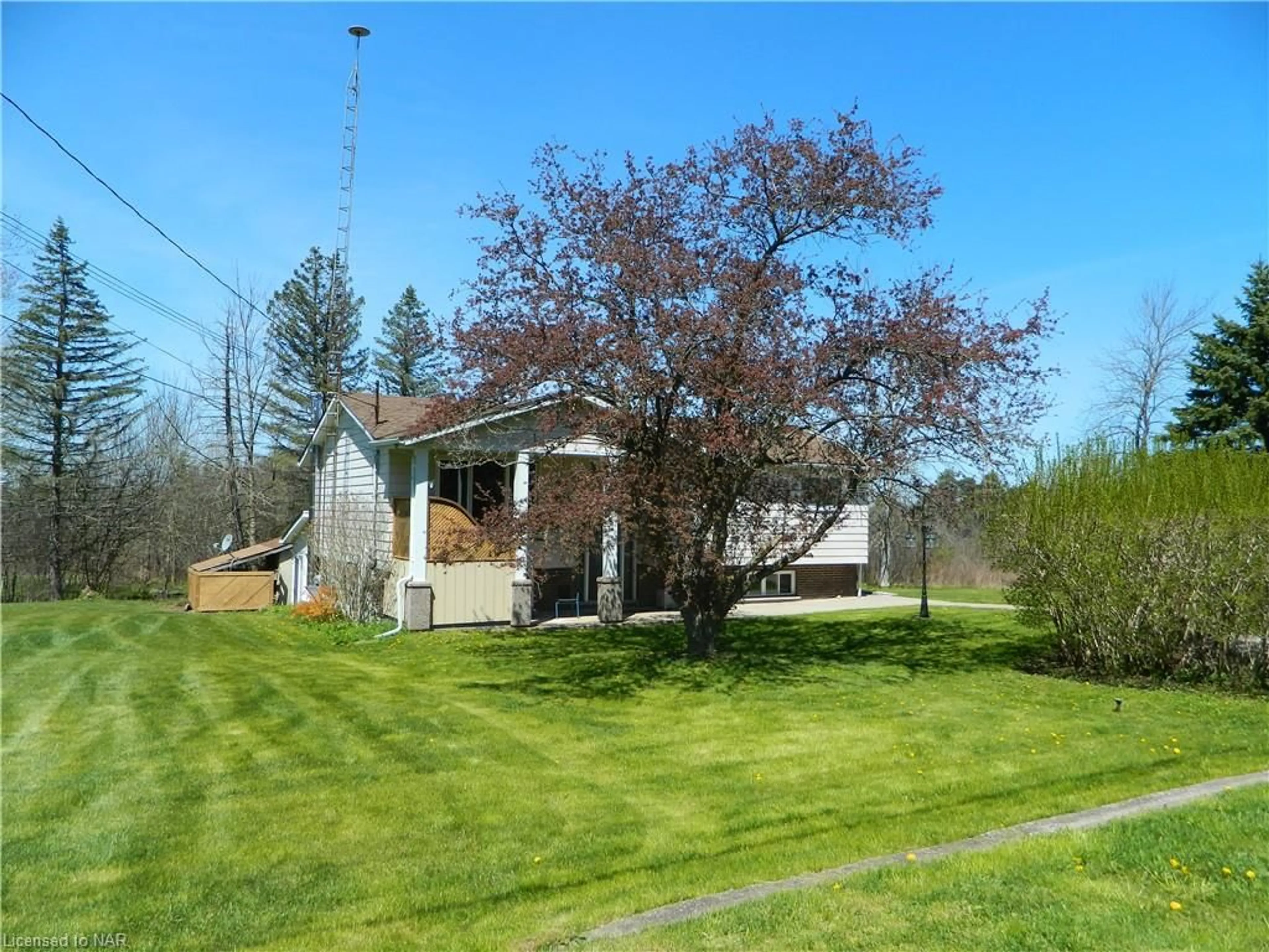 Frontside or backside of a home, cottage for 883 Ridge Rd N Rd, Ridgeway Ontario L0S 1N0