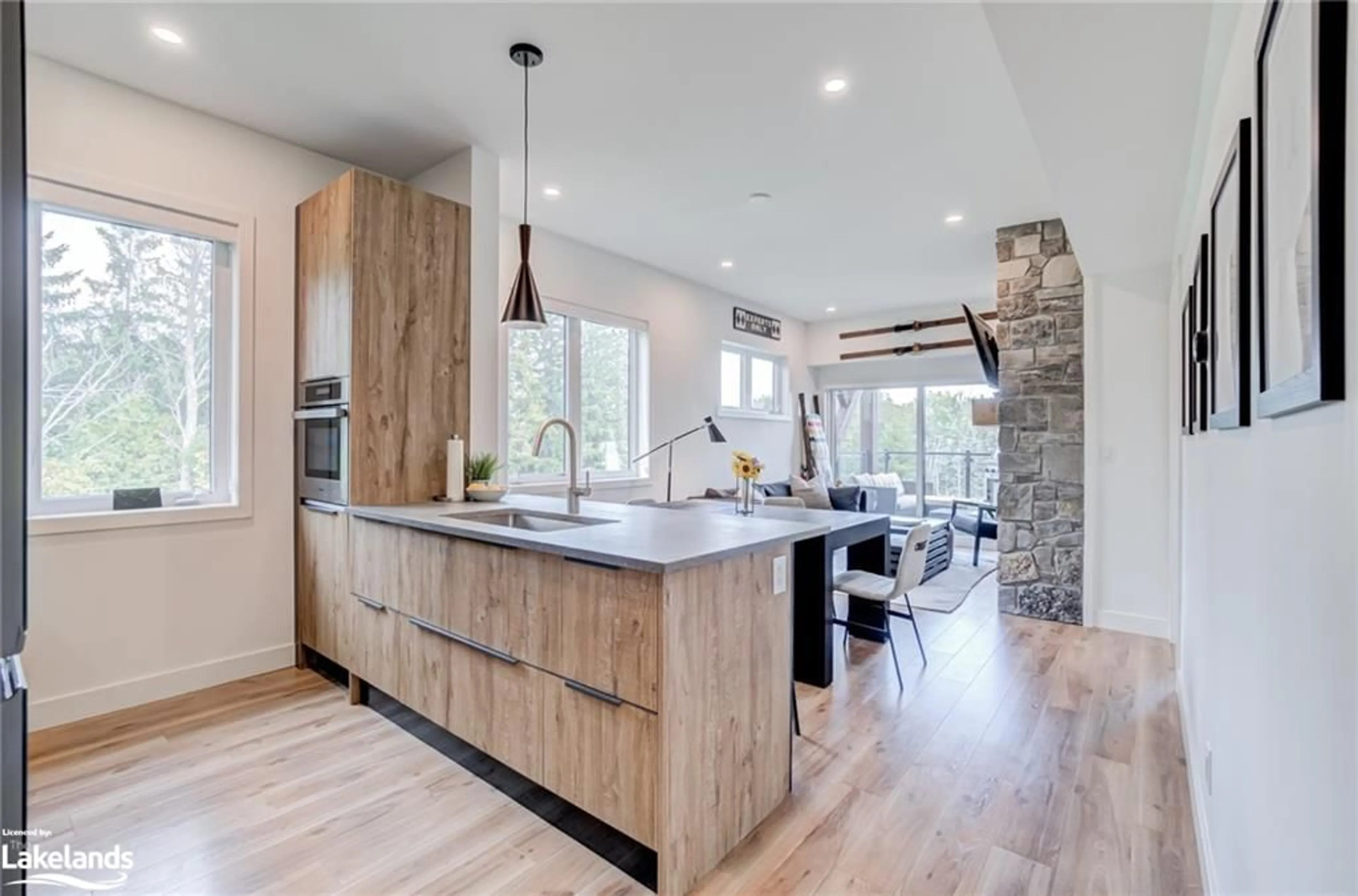 Contemporary kitchen for 10 Beckwith Lane #207, The Blue Mountains Ontario P9Y 0A4