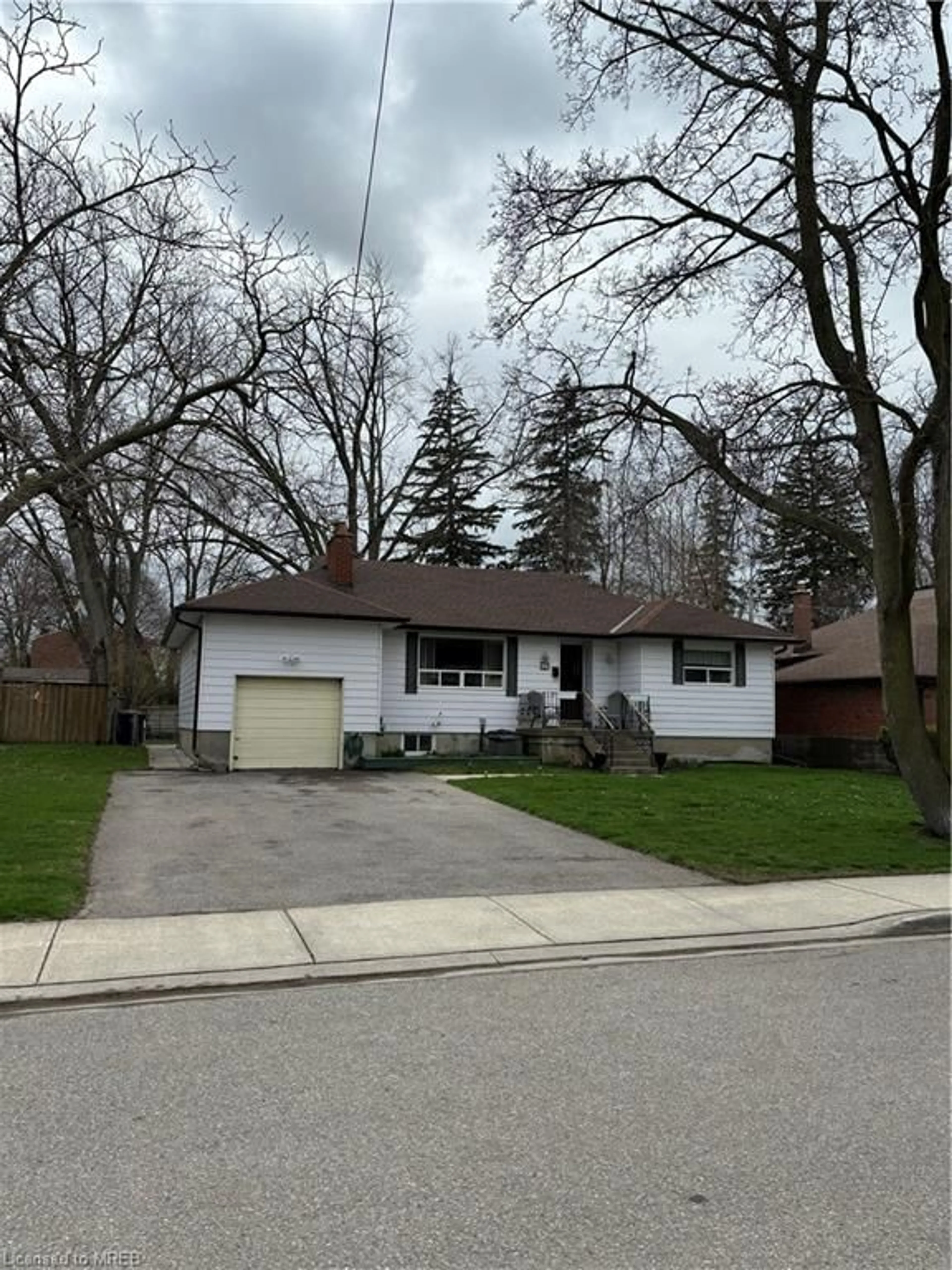 Frontside or backside of a home for 14 Broadview Ave, Mississauga Ontario L5H 2S9