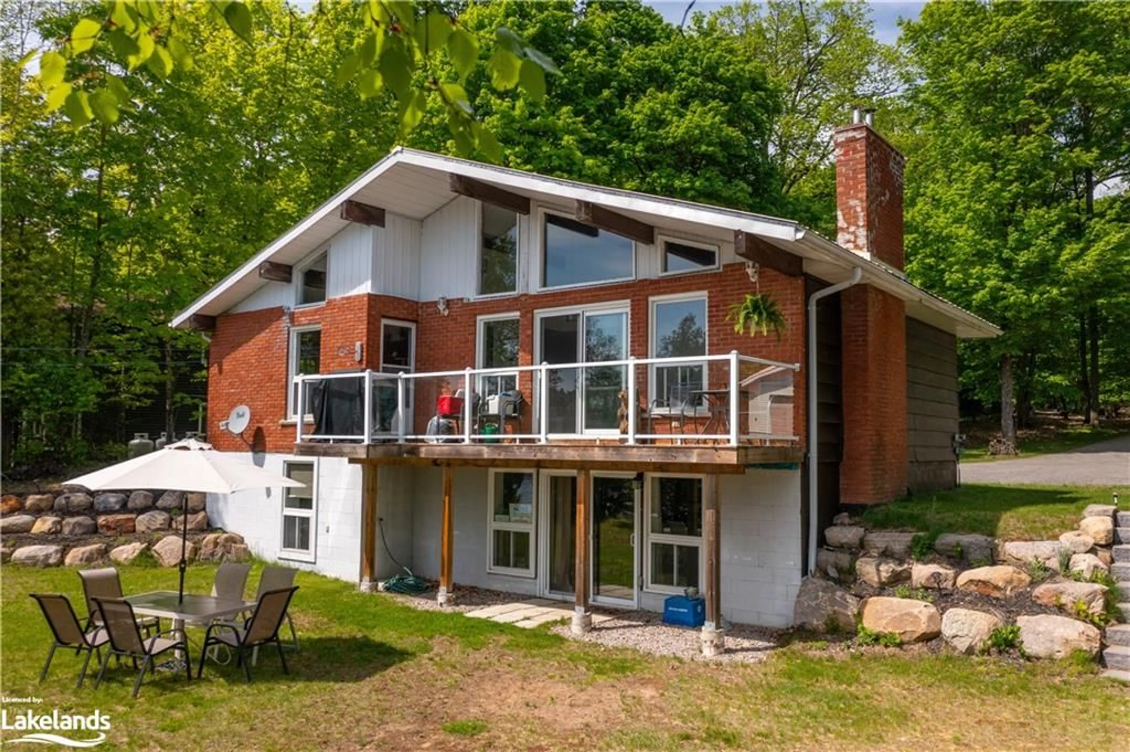 Cottage for 562 & 568 Waseosa Lake Rd, Huntsville Ontario P1H 2J4