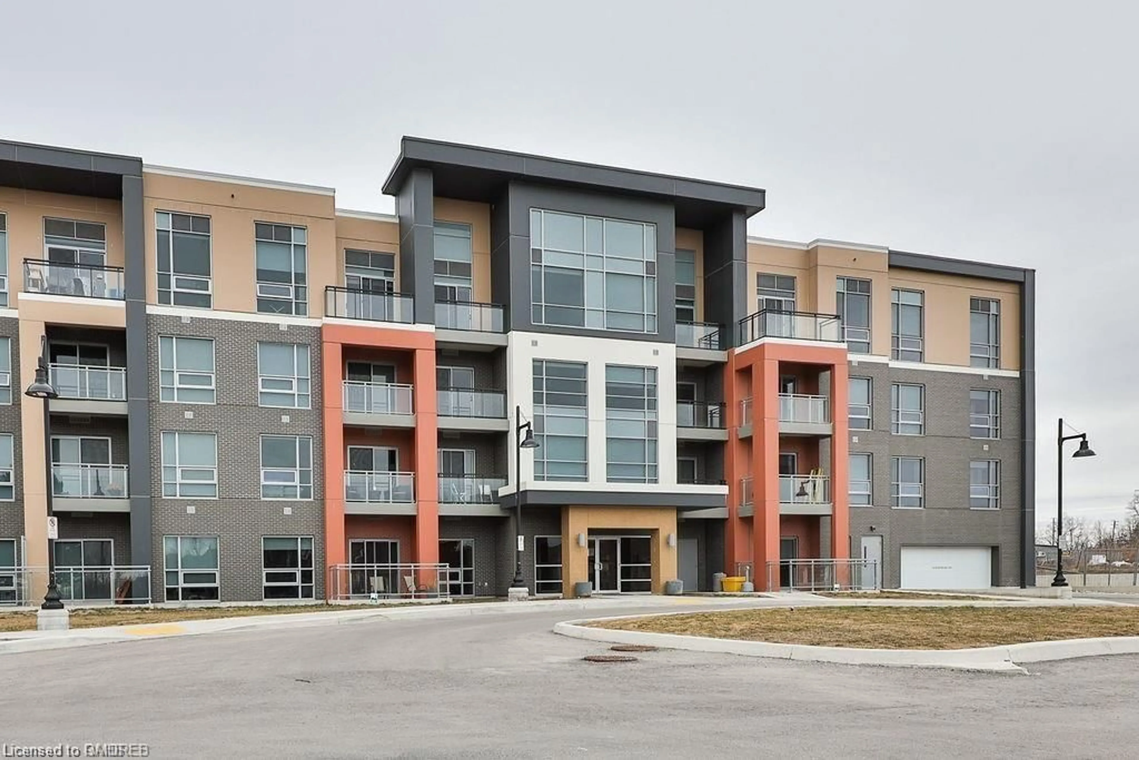 A pic from exterior of the house or condo for 4040 Upper Middle Road Rd #104, Burlington Ontario L7M 0H2