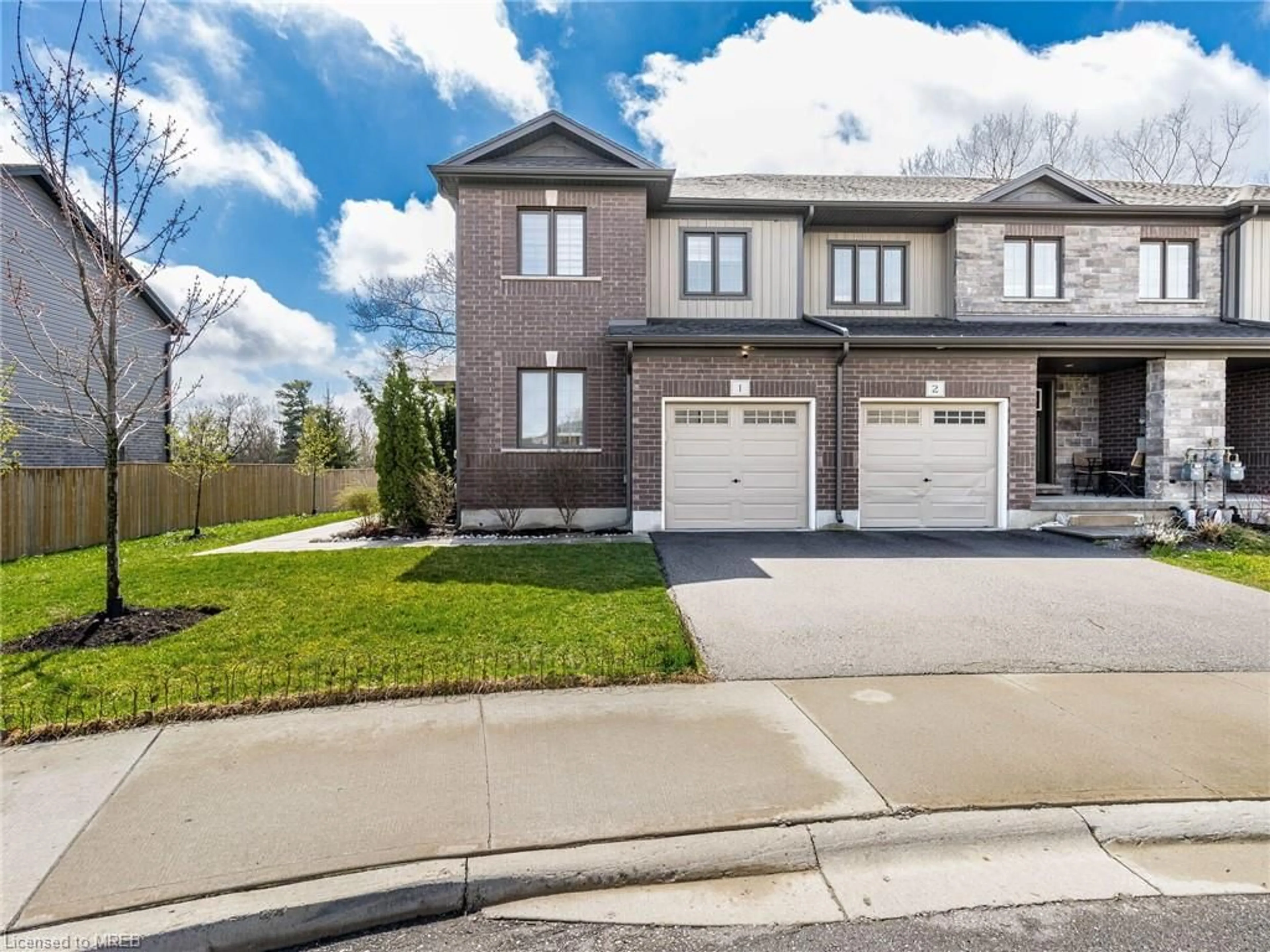Frontside or backside of a home for 135 Hardcastle Drive #1, Cambridge Ontario N1S 0B6