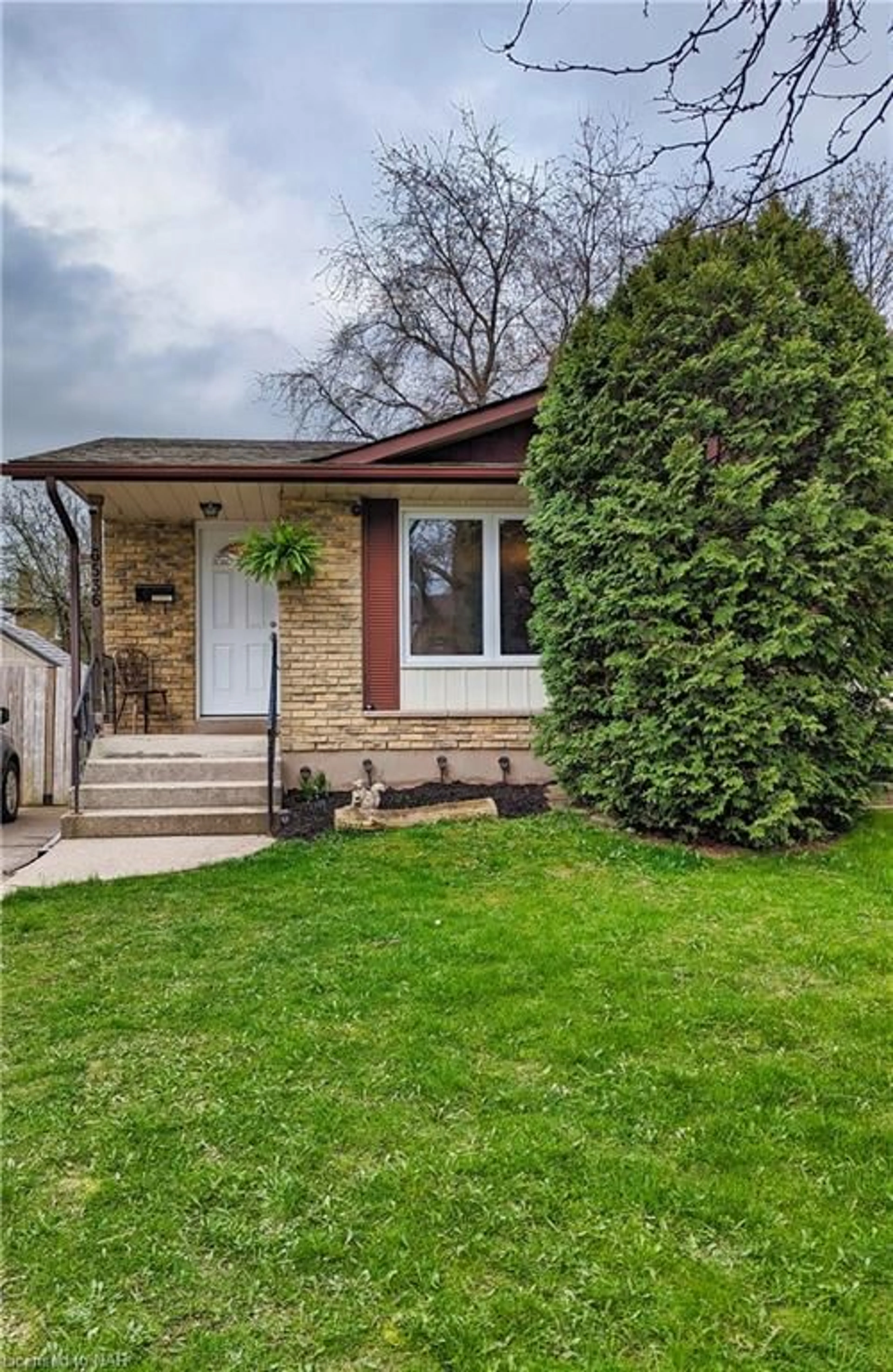 Frontside or backside of a home for 6536 Harmony Ave, Niagara Falls Ontario L2H 1Z4