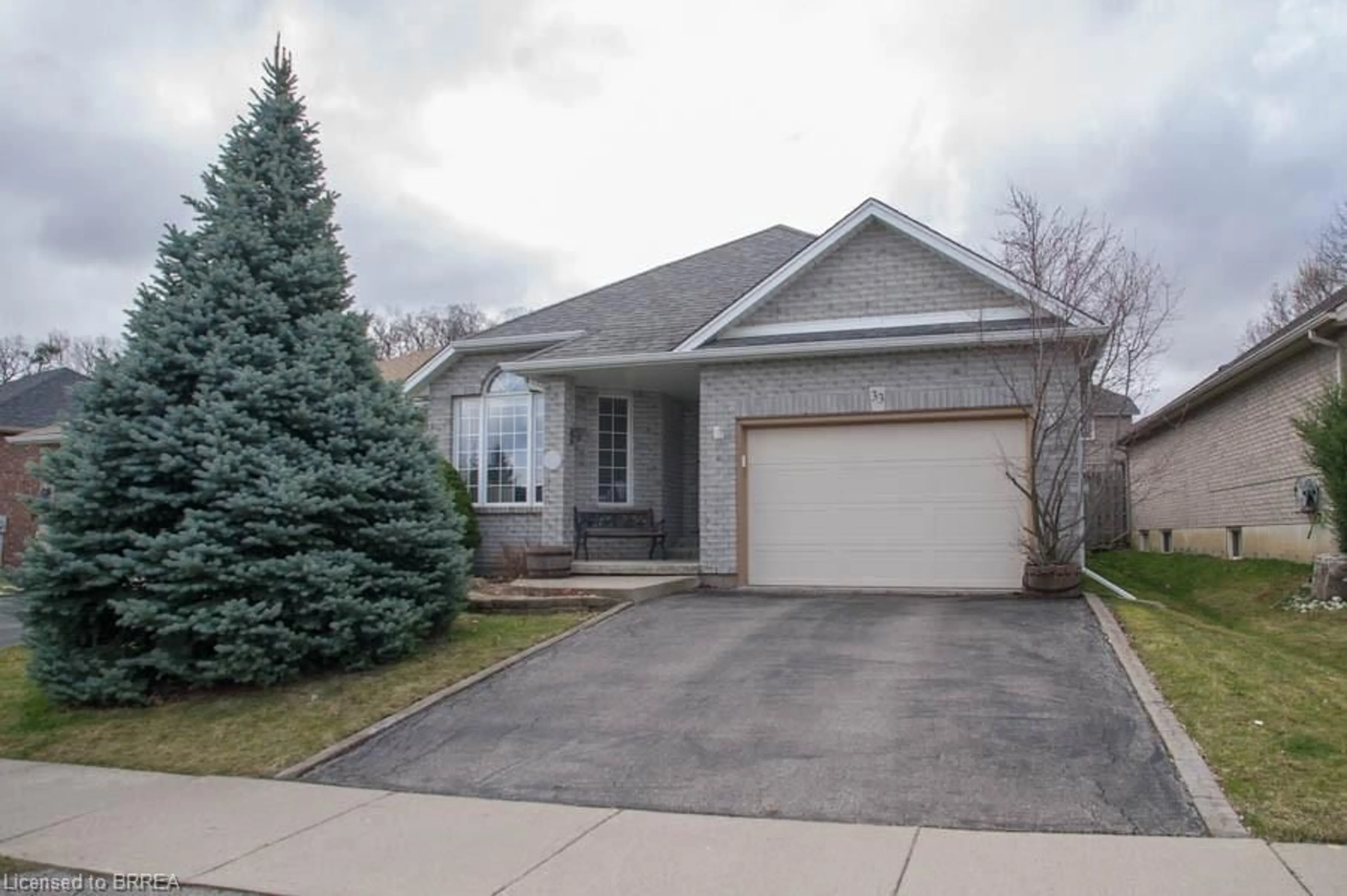 Frontside or backside of a home for 33 Mcguiness Dr, Brantford Ontario N3T 6M6