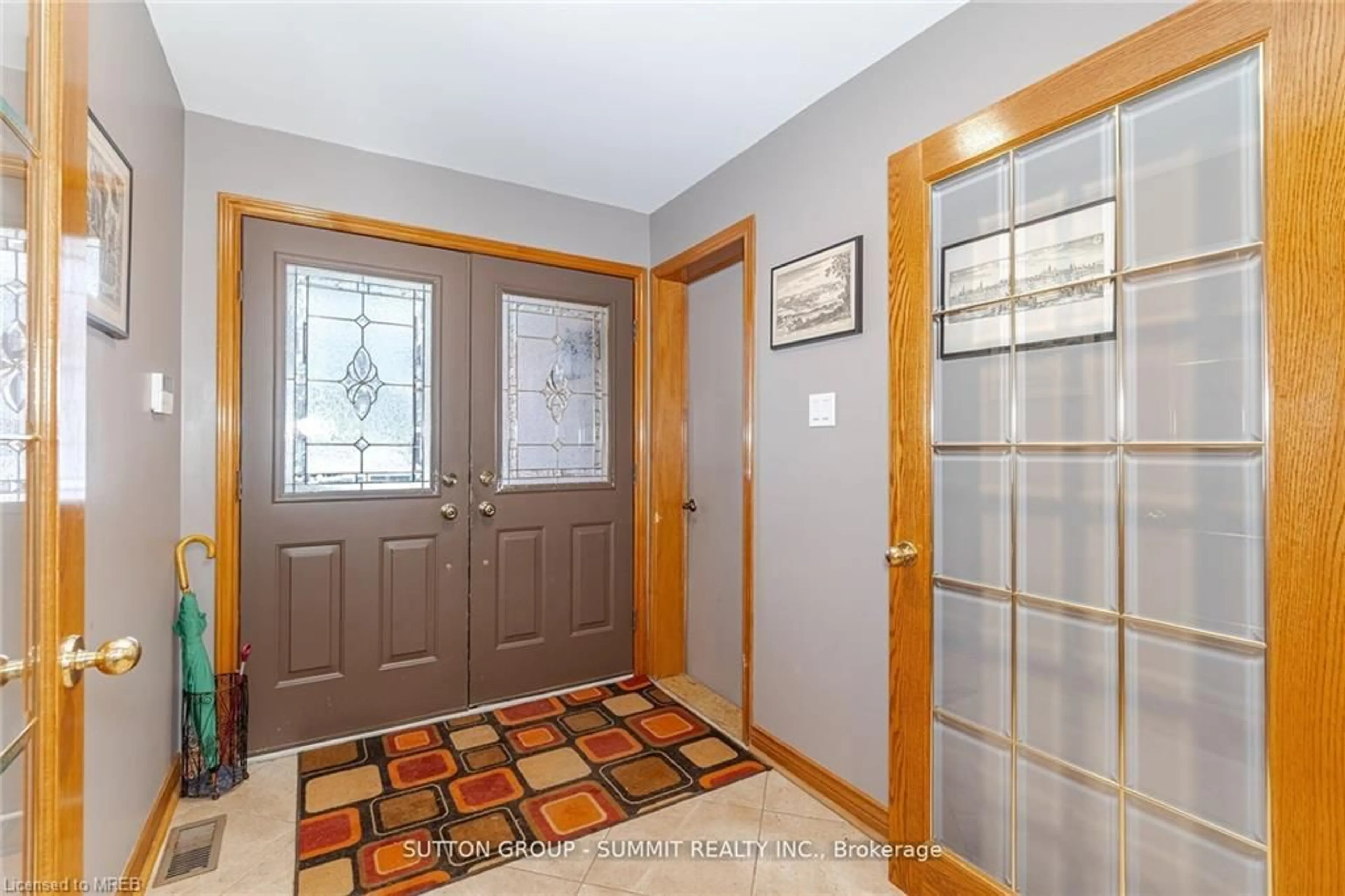 Indoor entryway for 5292 Parkwood Pl, Mississauga Ontario L5R 3G1