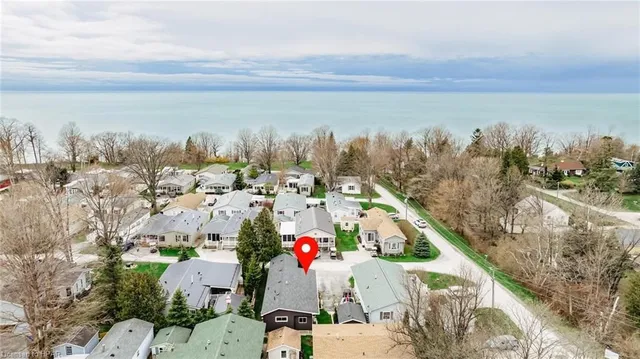 2B Algonquin Lane, Meneset 2