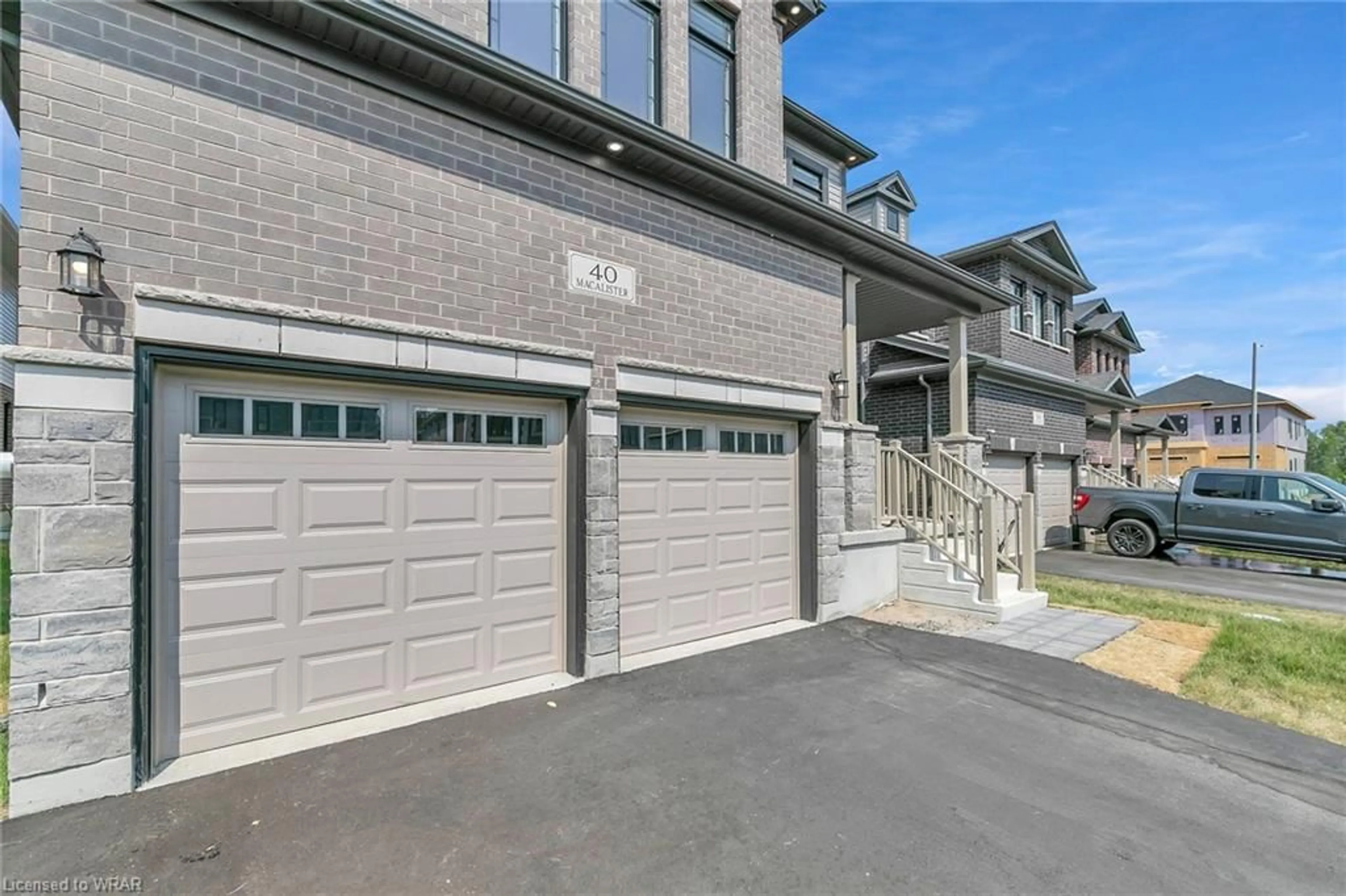 A pic from exterior of the house or condo for 40 Macalister Blvd, Guelph Ontario N1L 1B3