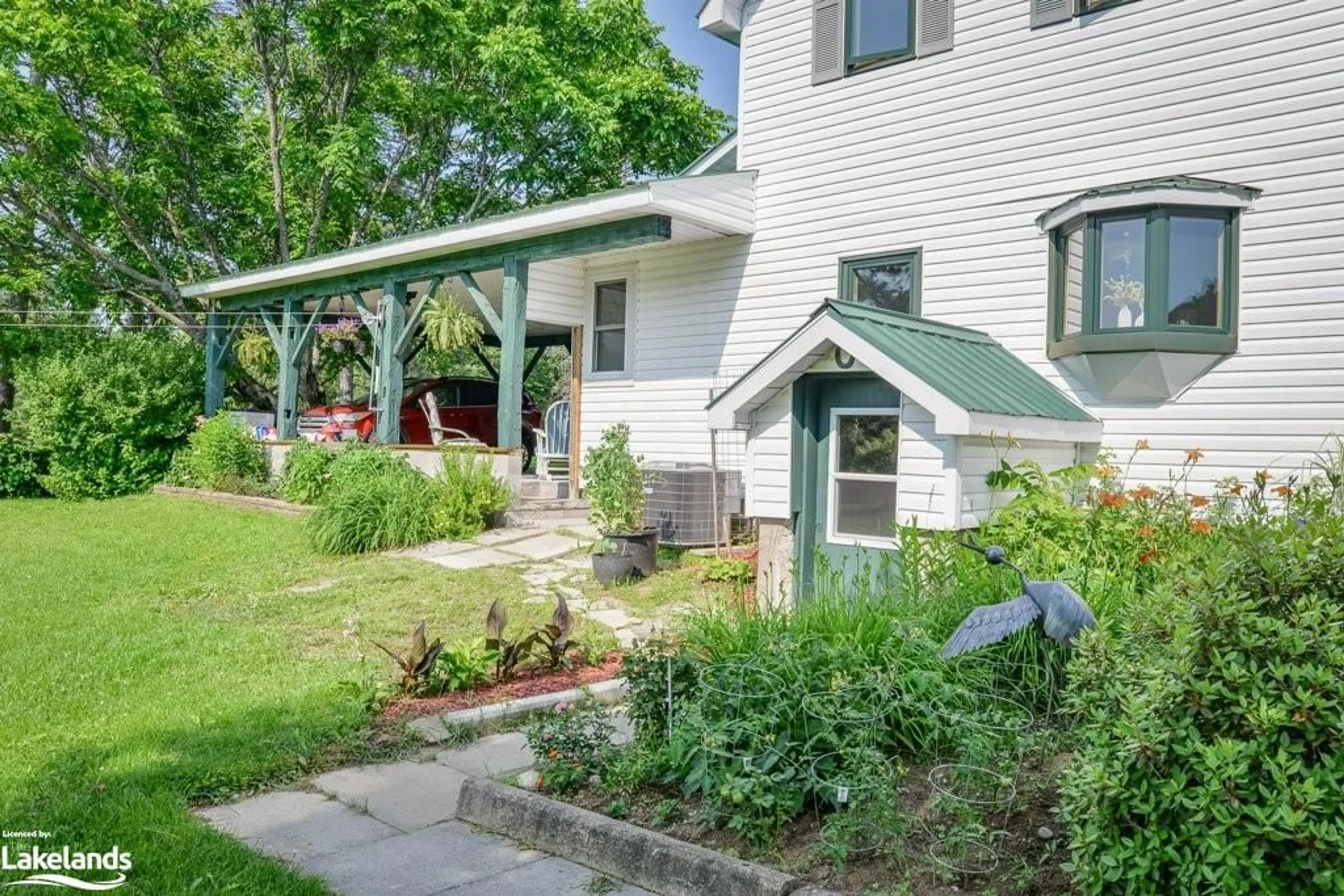 Patio, cottage for 2434 Old Muskoka Rd, Huntsville Ontario P0B 1M0