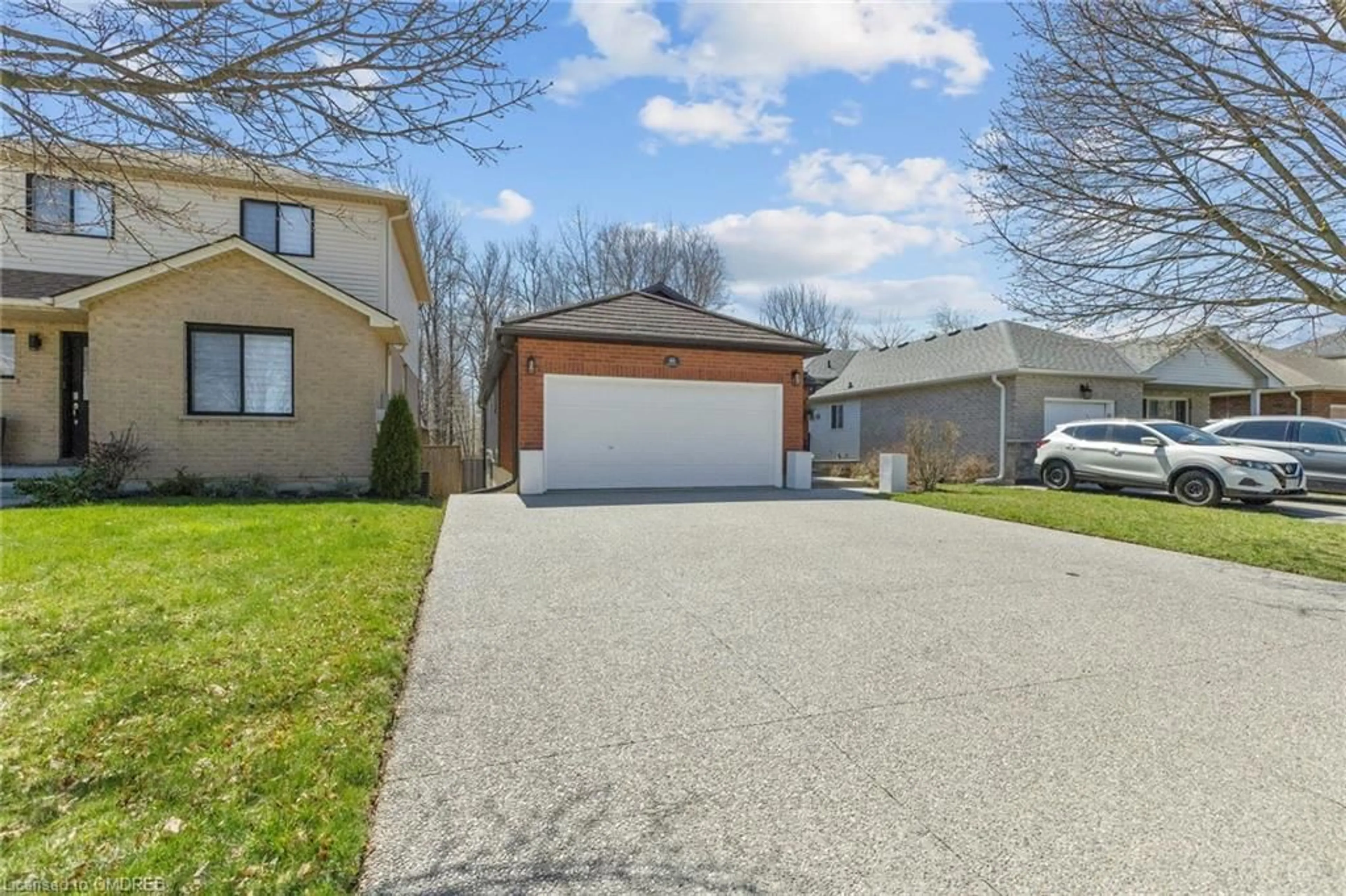 Frontside or backside of a home for 46 Whiterock Ave, Hamilton Ontario L0R 1W0