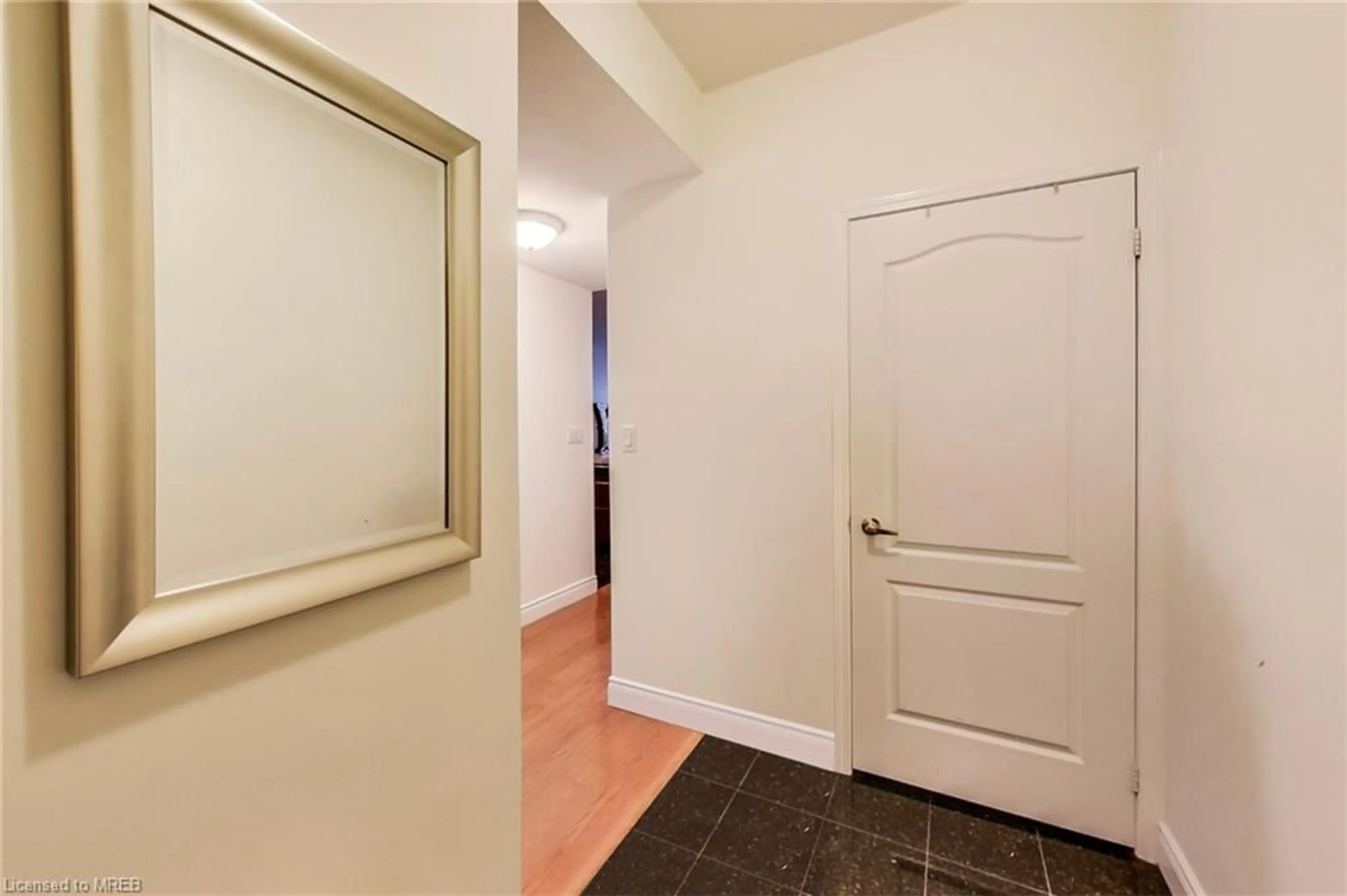 Indoor entryway for 77 Mcmurrich St #310, Toronto Ontario M5R 3V3
