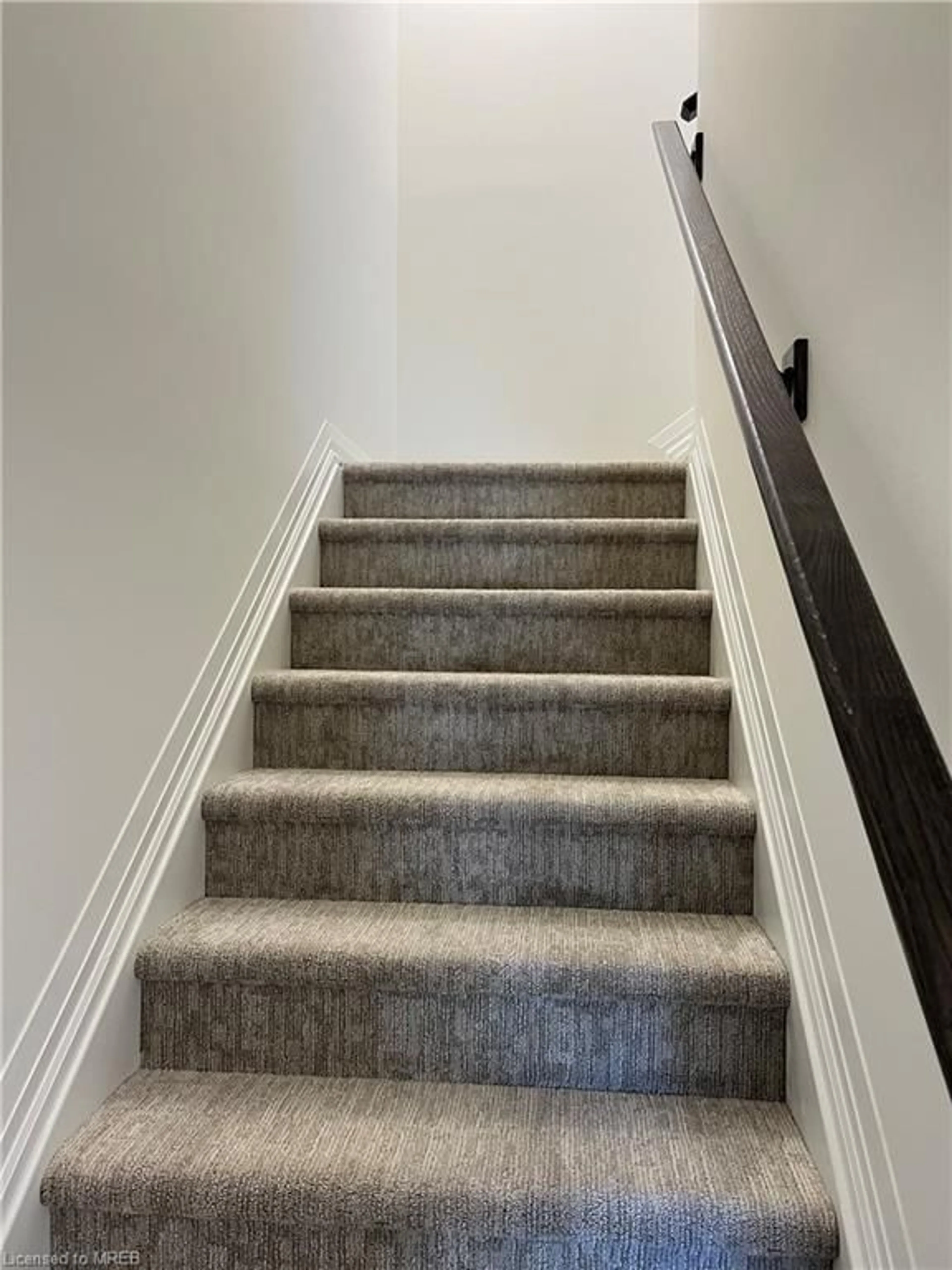 Stairs for 72 Alicia Cres, Thorold Ontario L2V 0M1