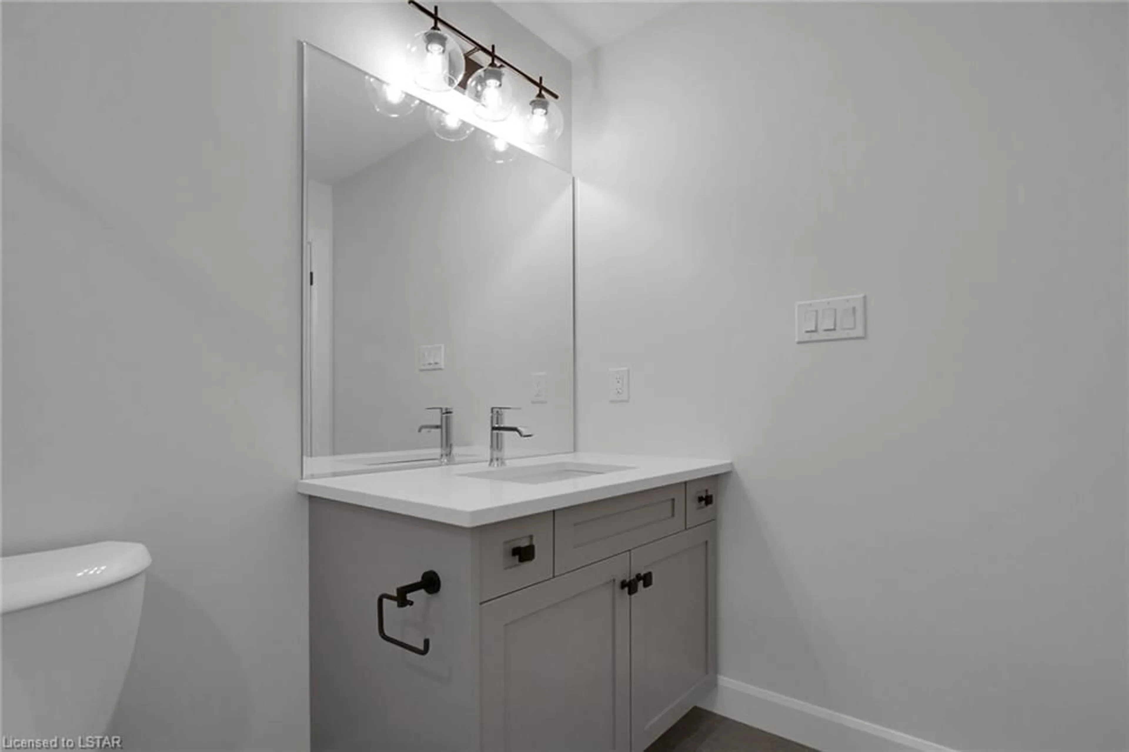 Standard bathroom for 2700 Buroak Dr #67, London Ontario N6G 5B6