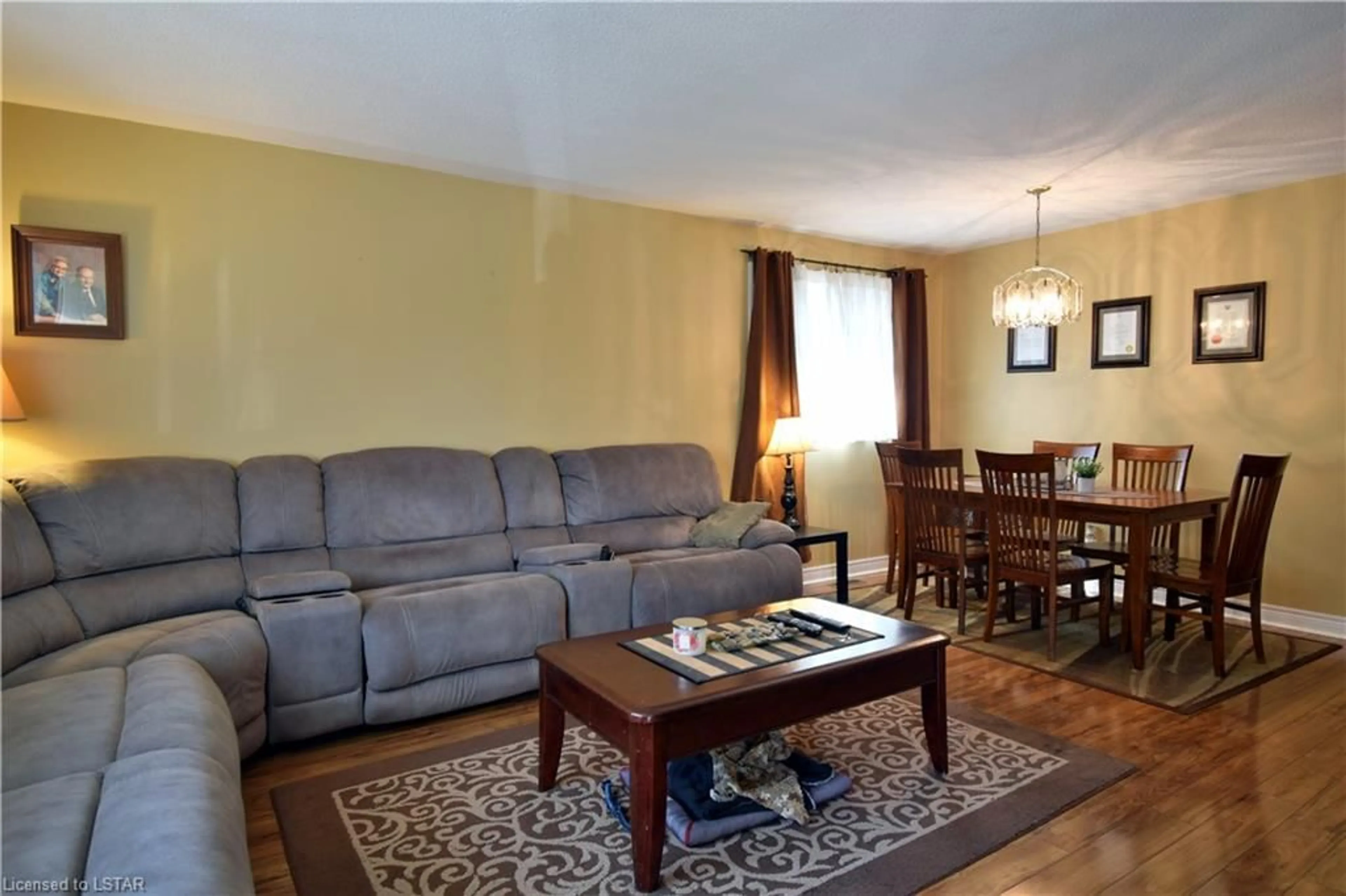 Living room for 58 Ponderosa Cres, London Ontario N6E 2L6