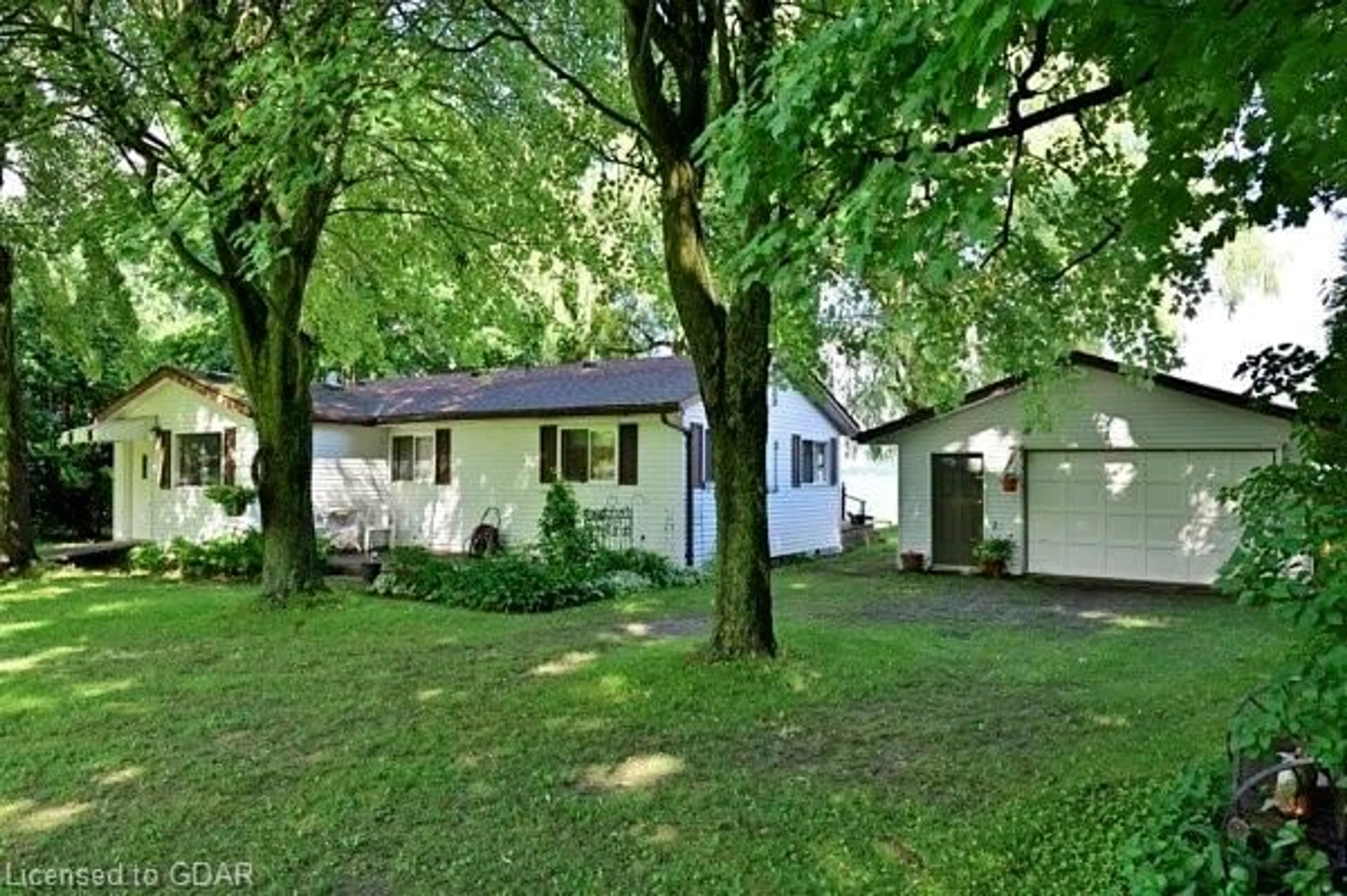 Outside view for 938 Ninth St, Belwood Lake Ontario N0B 1J0