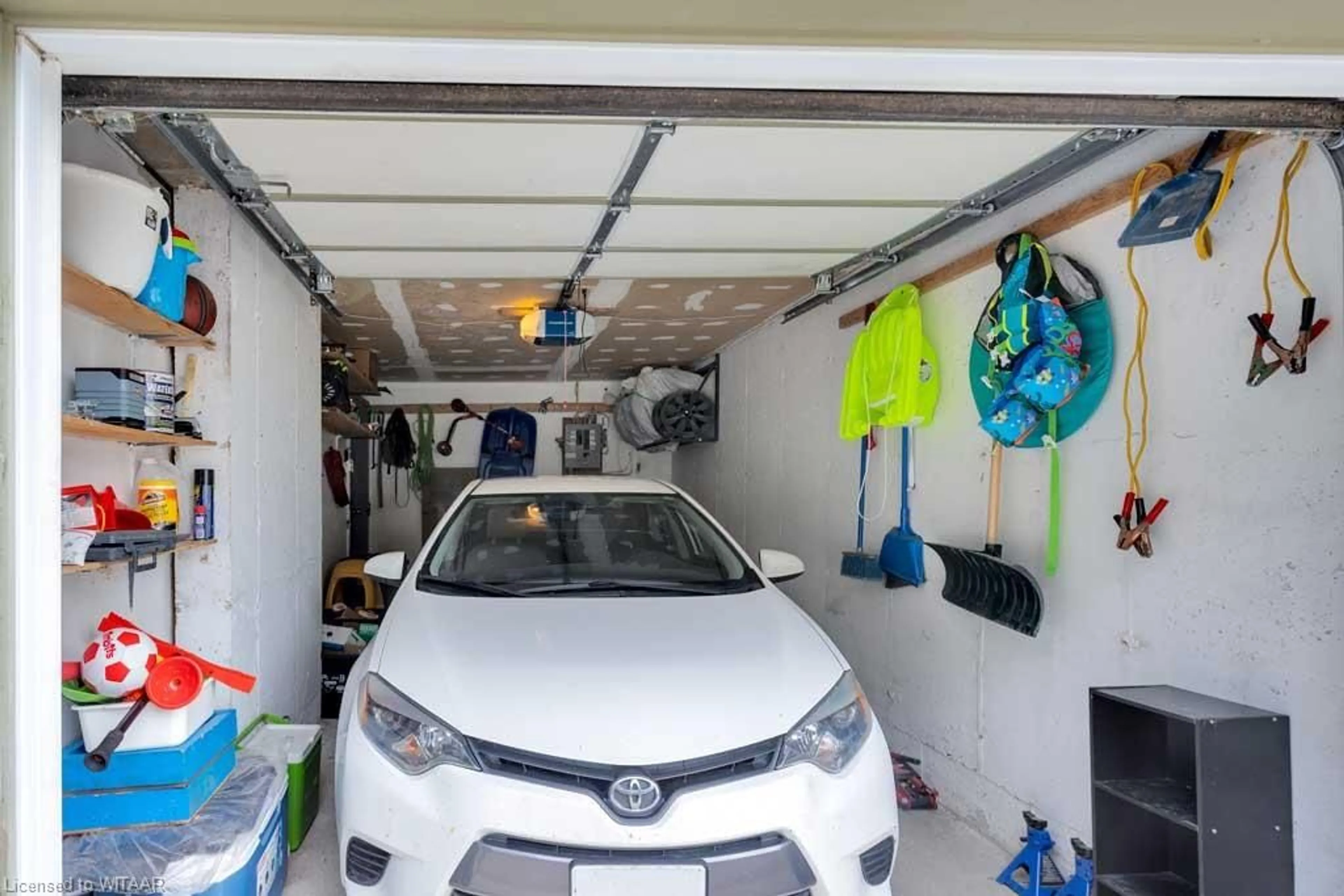 Indoor garage for 19 Wren Crt #5, Tillsonburg Ontario N4G 5K2