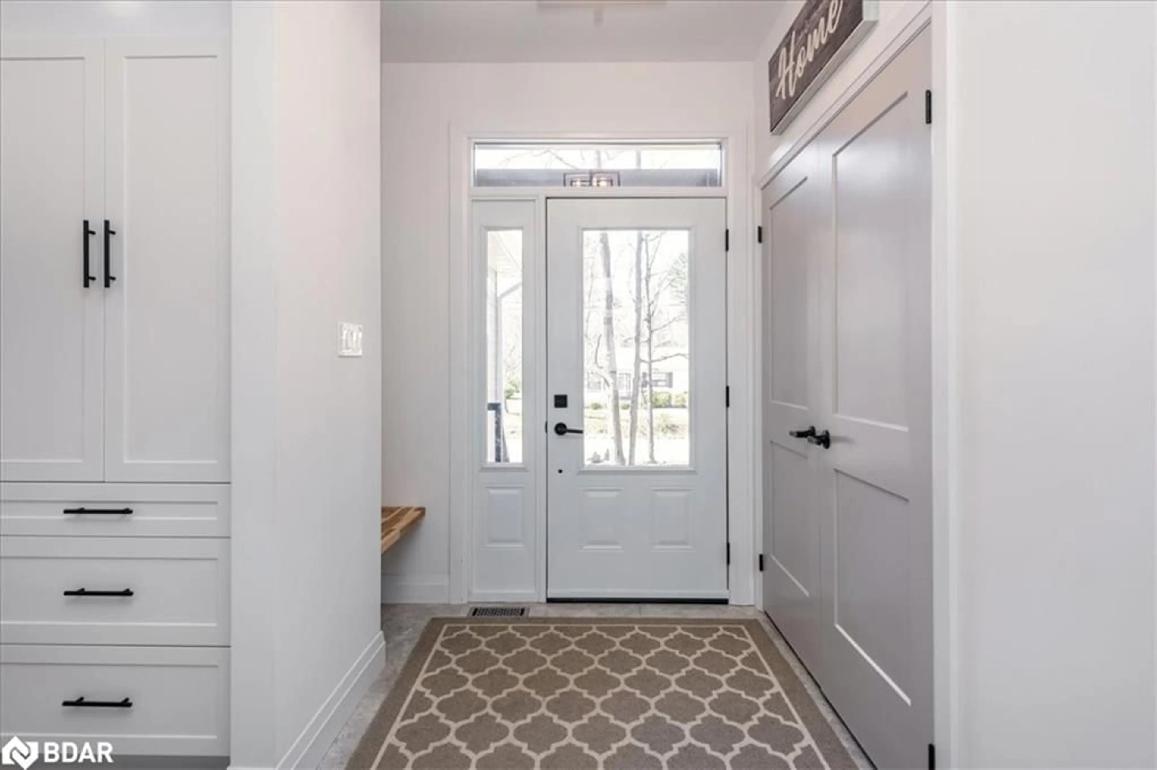 Indoor entryway for 1 Rue Camille, Lafontaine Ontario L9M 1R3