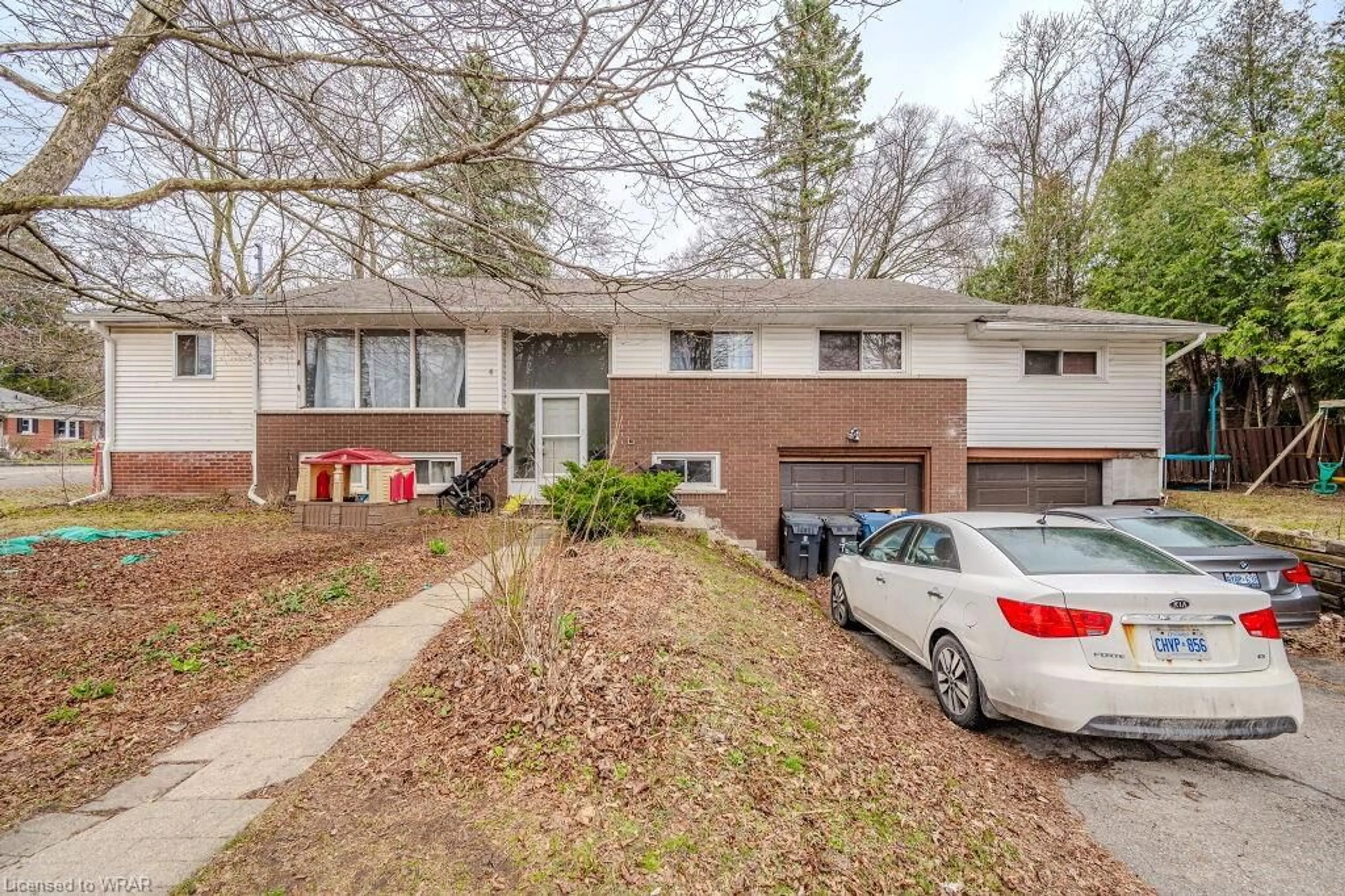 Frontside or backside of a home for 4 Cedar St, Guelph Ontario N1G 1C1