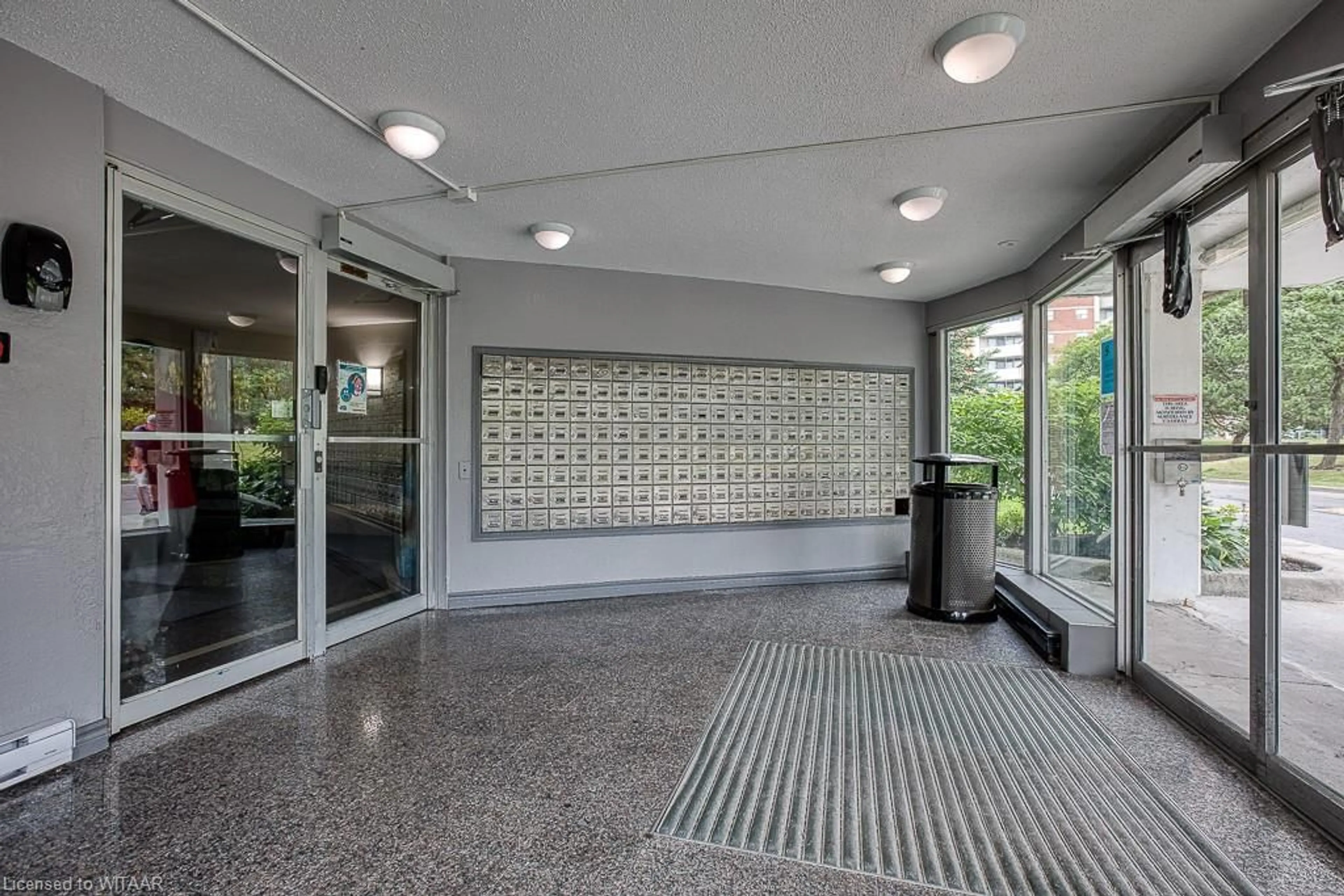 Indoor lobby for 1105 Jalna Blvd #1612, London Ontario N6E 2S9