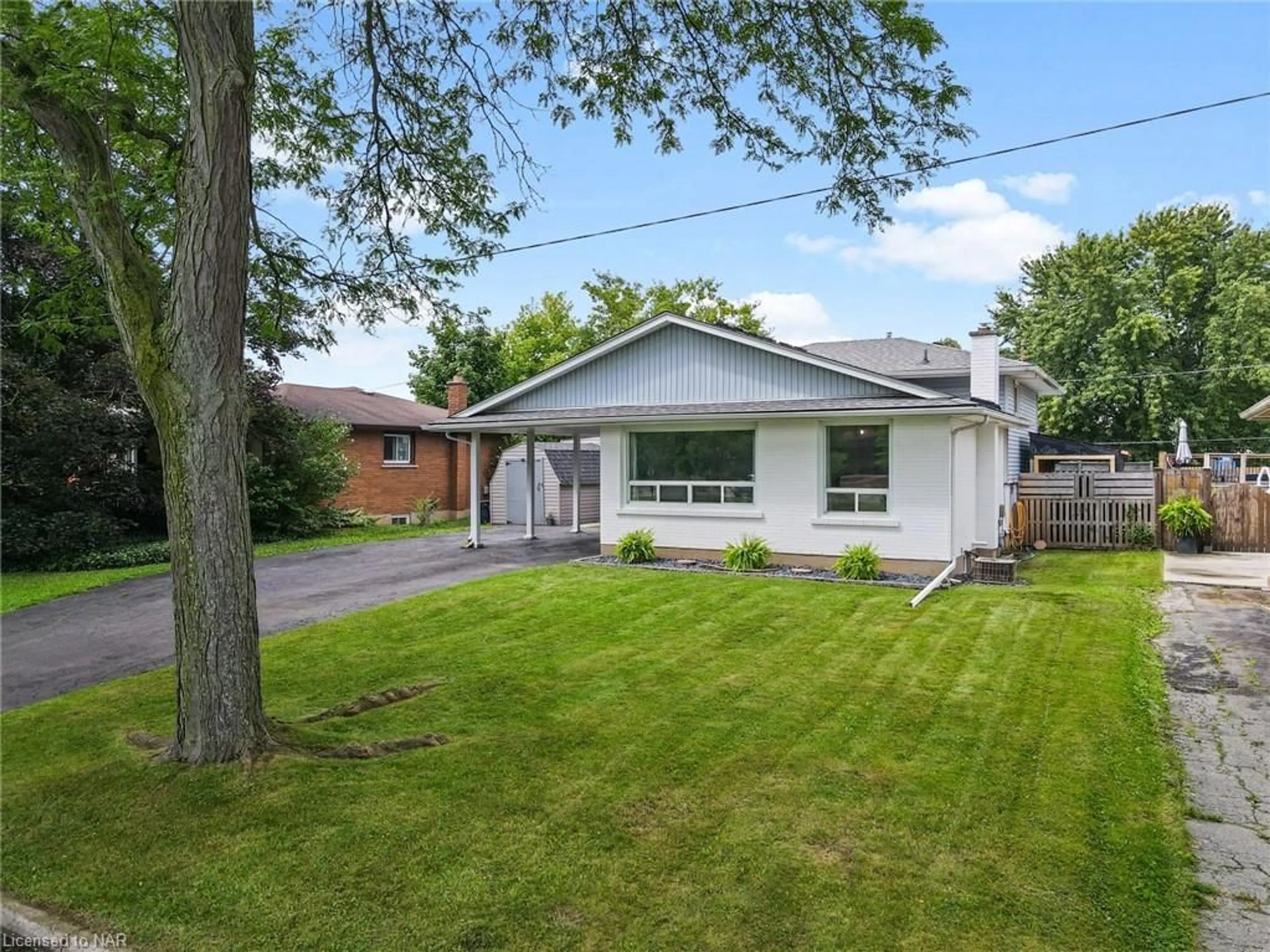 Frontside or backside of a home for 3327 Cattell Dr, Niagara Falls Ontario L2G 6N3
