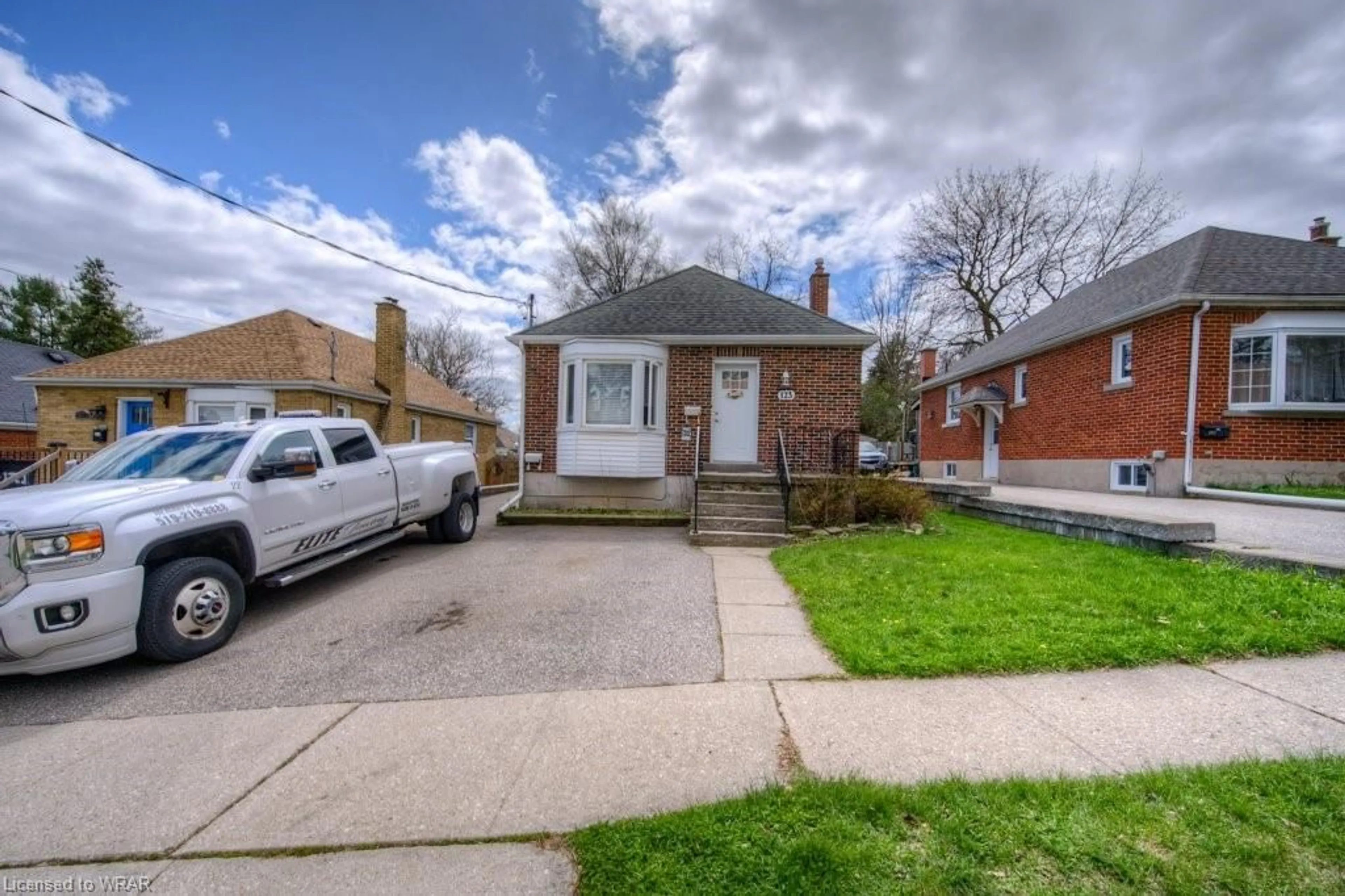 Frontside or backside of a home for 123 First Ave Ave, Cambridge Ontario N1S 2B5