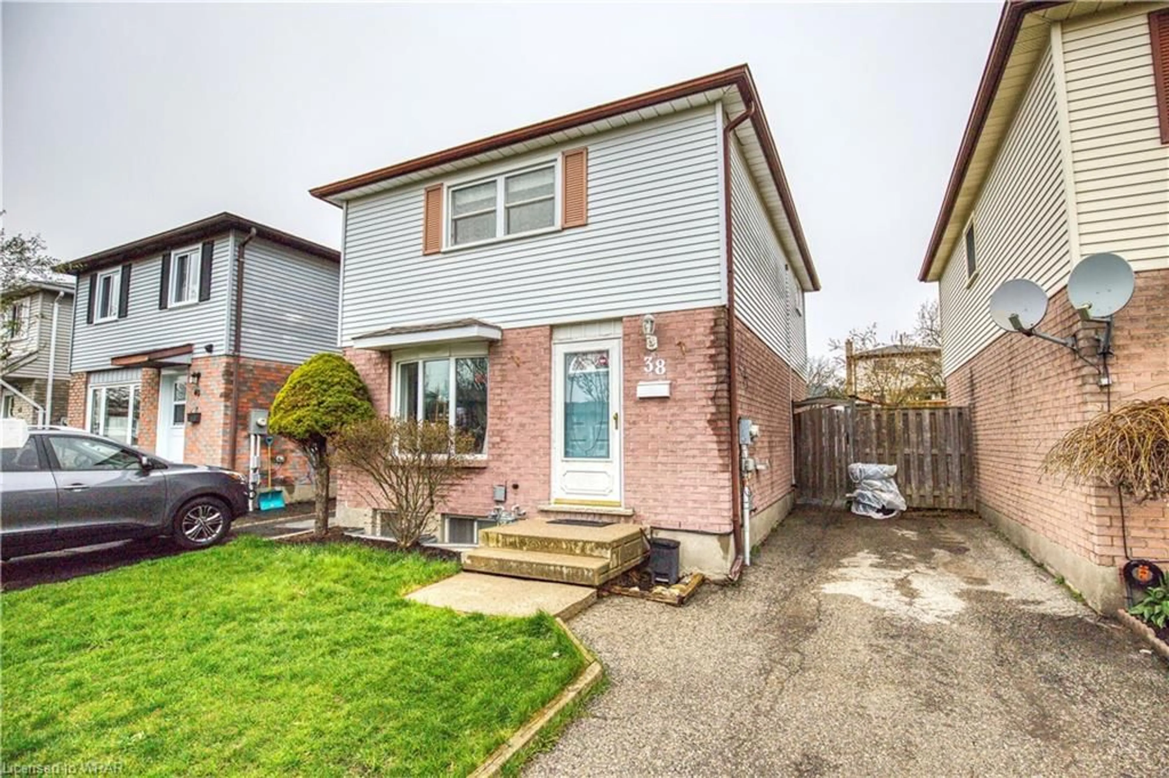 Frontside or backside of a home for 38 Meadow Woods Cres, Kitchener Ontario N2N 1S5