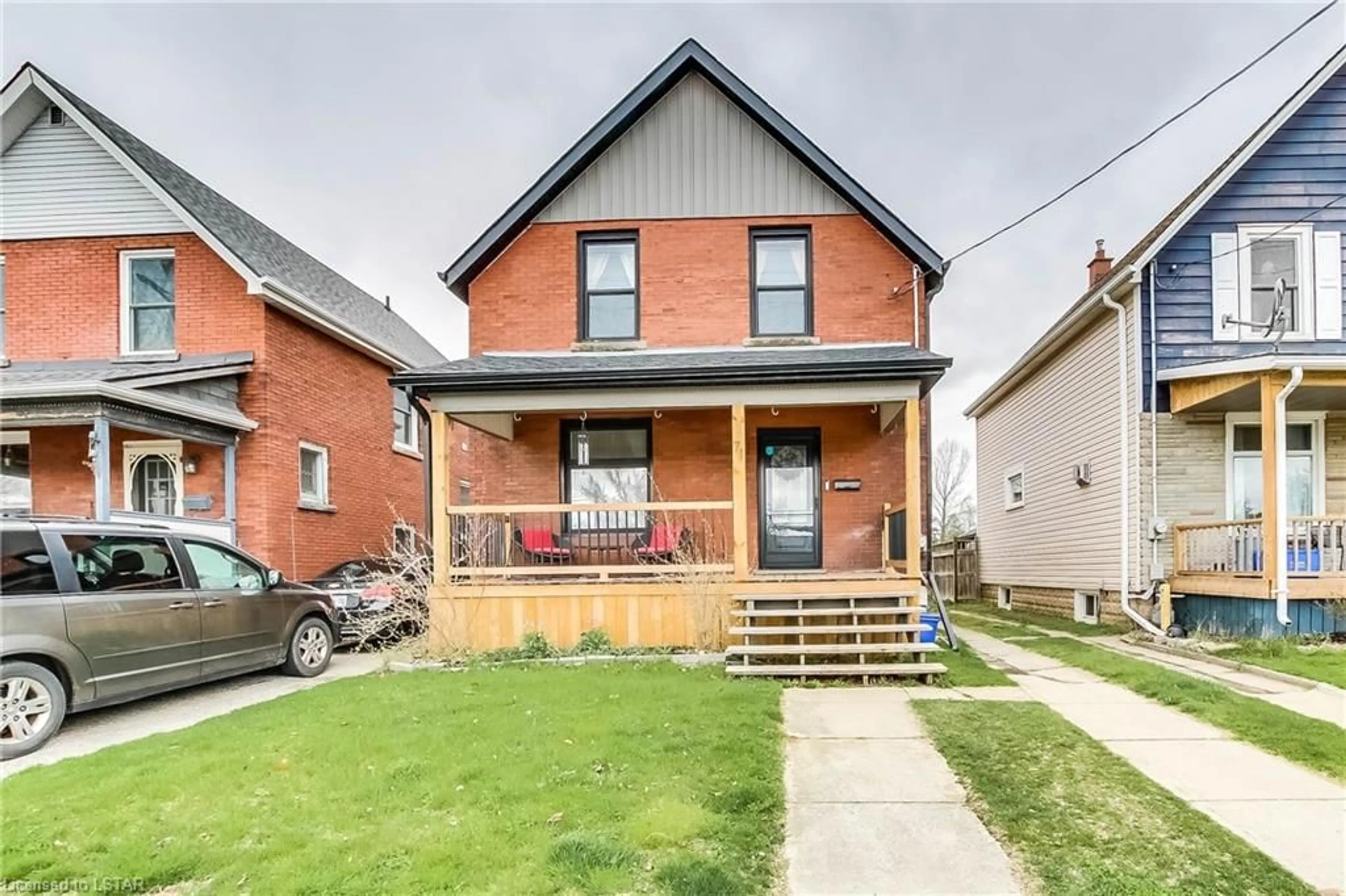 Frontside or backside of a home for 71 Wilson Ave, St. Thomas Ontario N5R 3R1