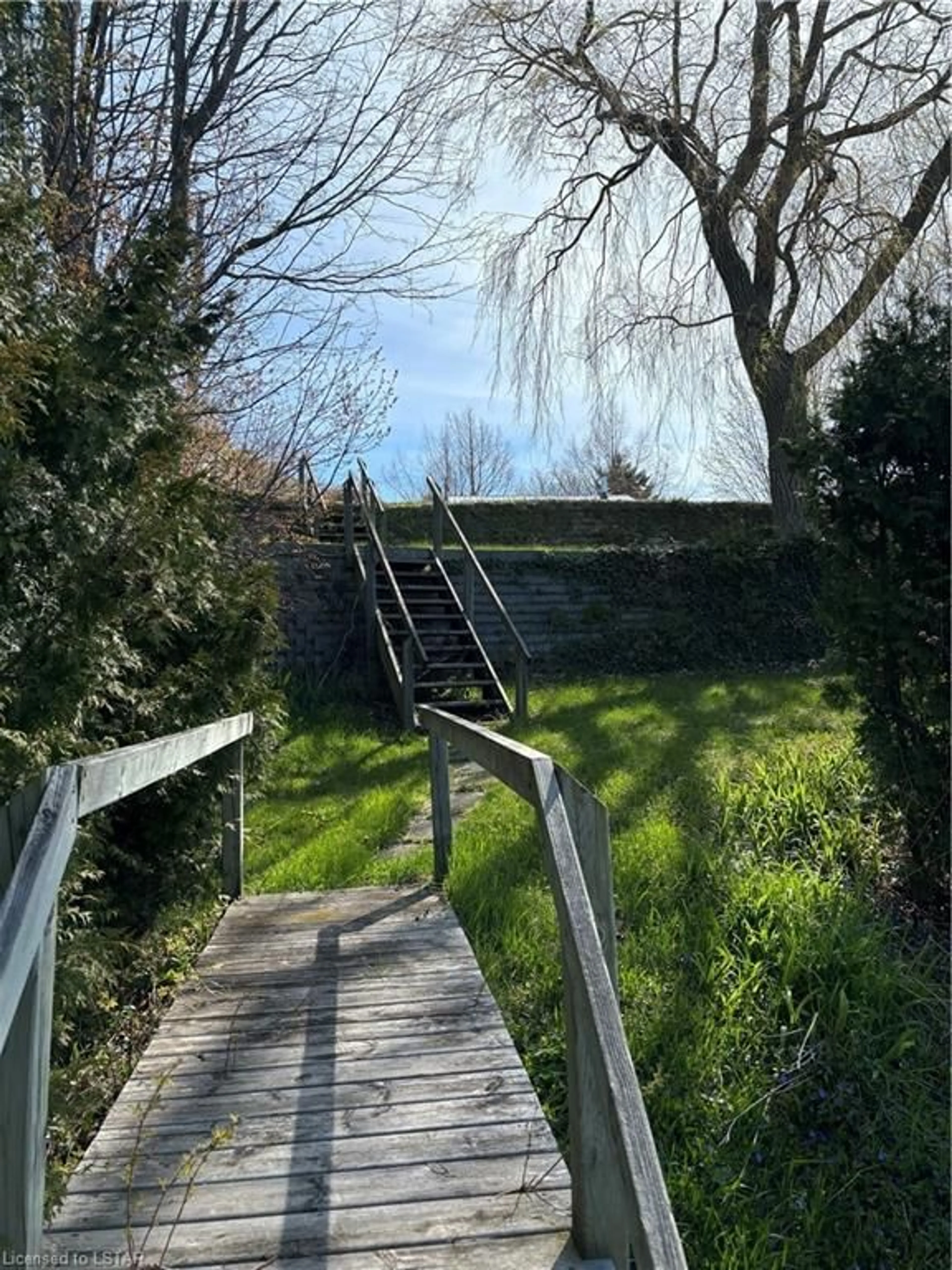 Stairs for 85375 Mackenzie Camp Rd, Ashfield Township Ontario N7A 3X9