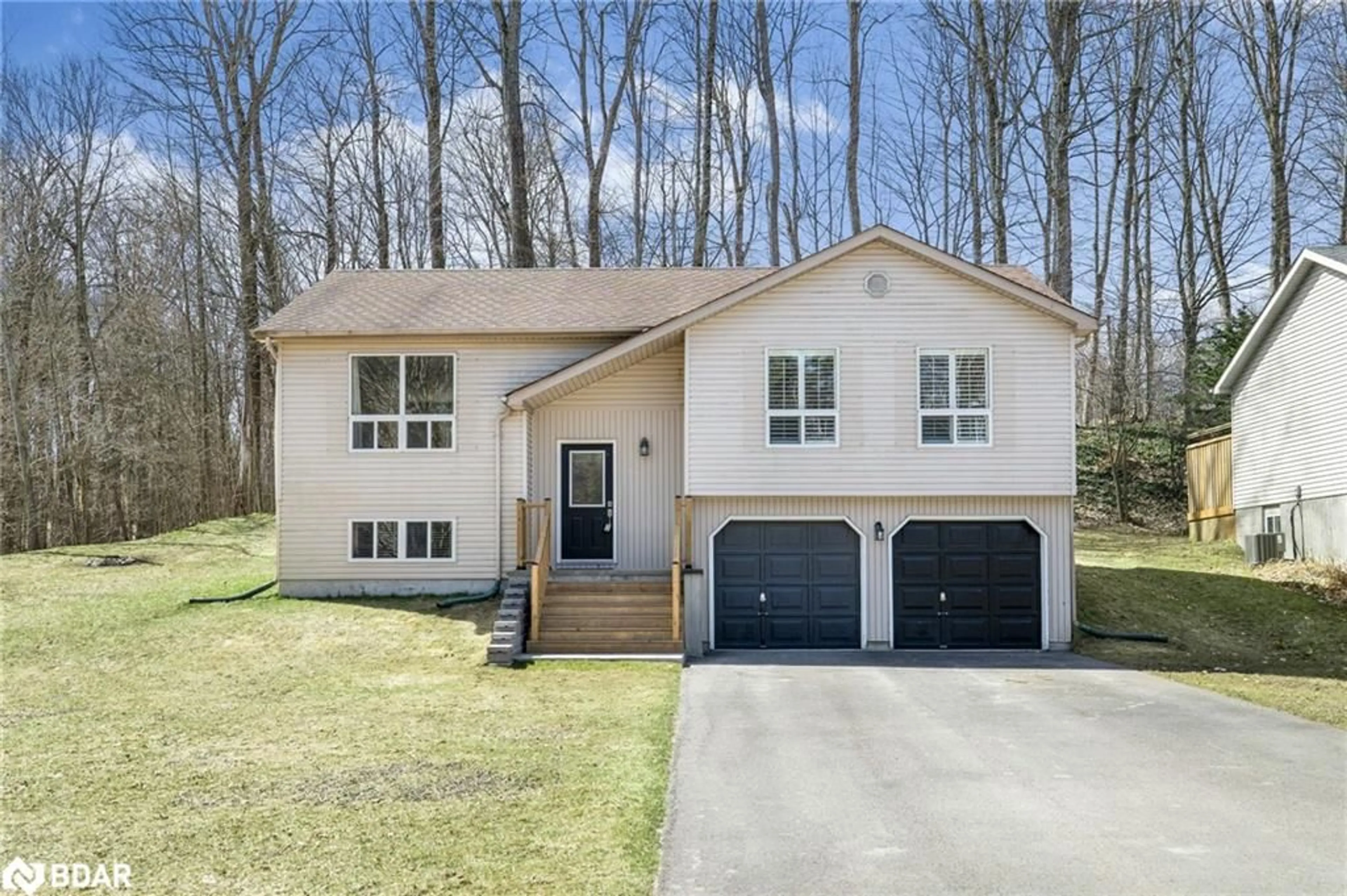 Frontside or backside of a home for 19 Sugarbush Rd, Coldwater Ontario L0K 1E0