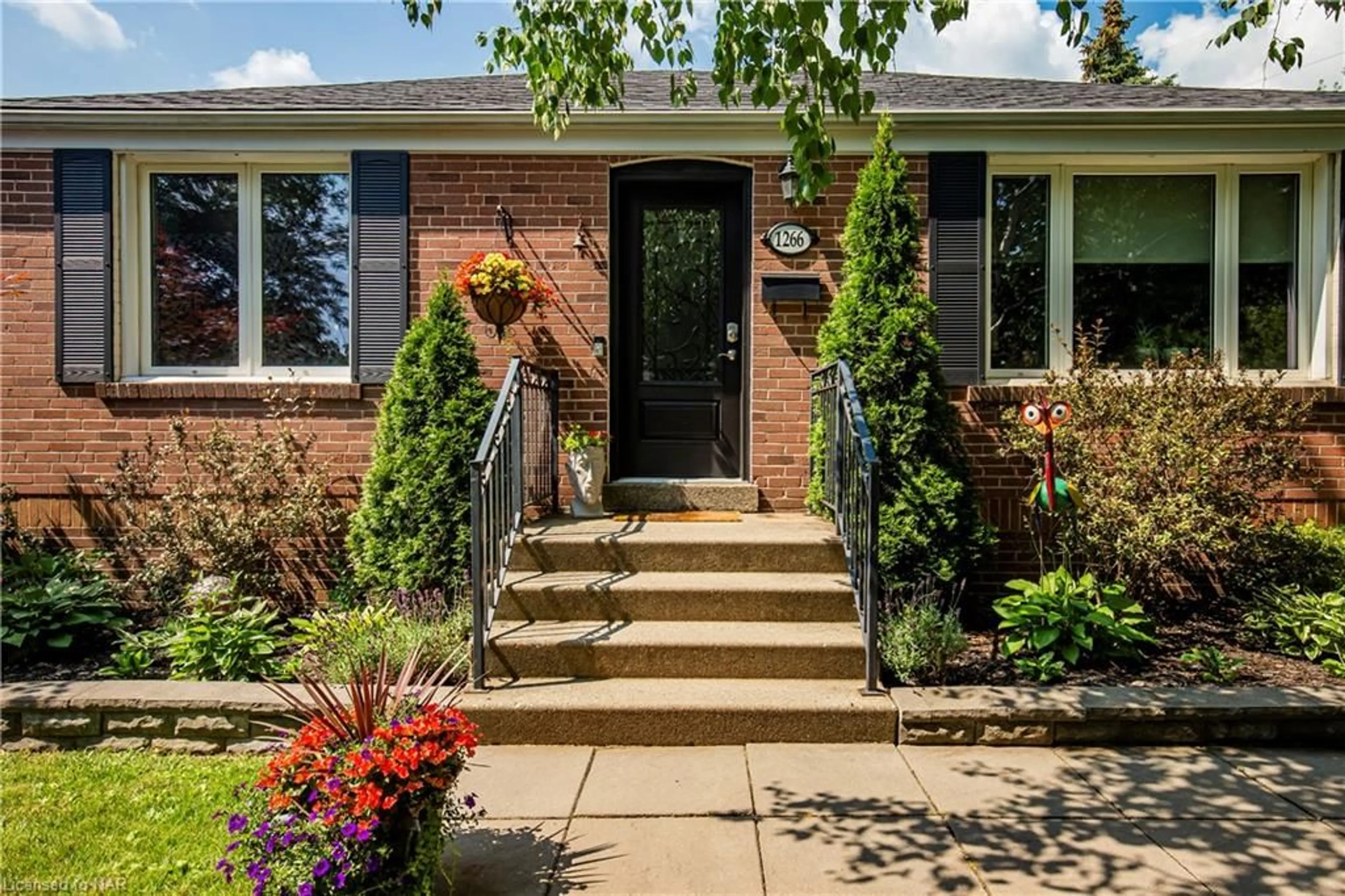 Home with brick exterior material for 1266 Homewood Dr, Burlington Ontario L7P 2M6